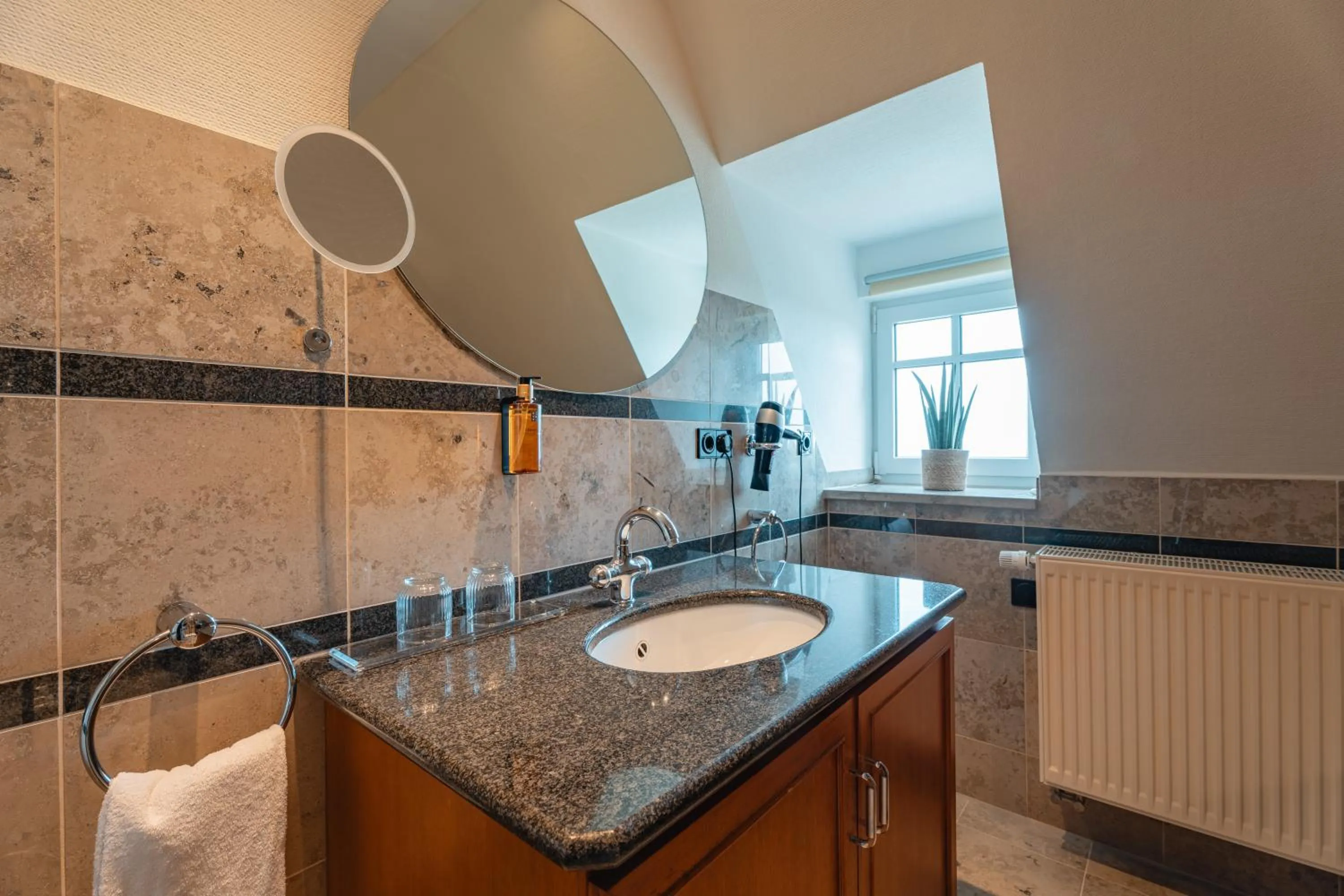 Bathroom in Naturhotel Sachsenbaude Oberwiesenthal - Indoor-Pool & Outdoor-Whirlpool