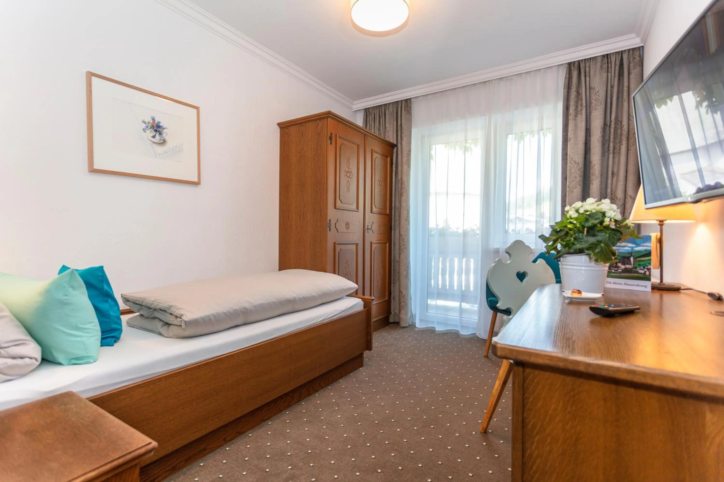 Photo of the whole room, Bed in Pension Pinzgauer Hof