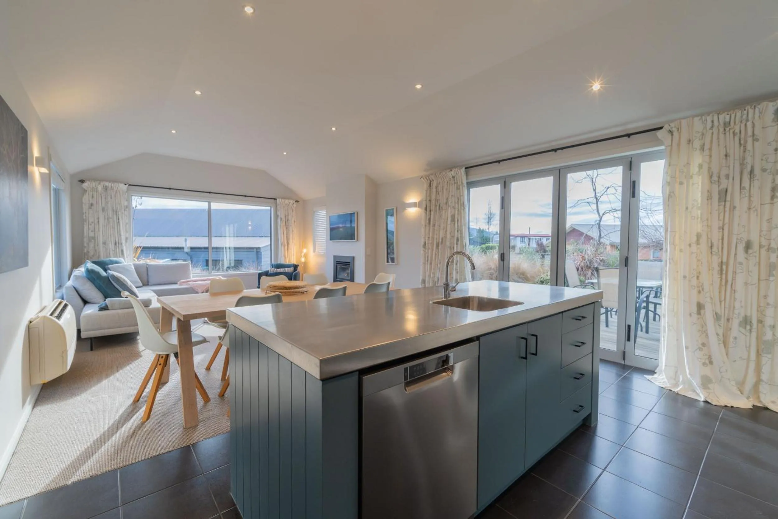 Southland Sounds - Te Anau Holiday Home