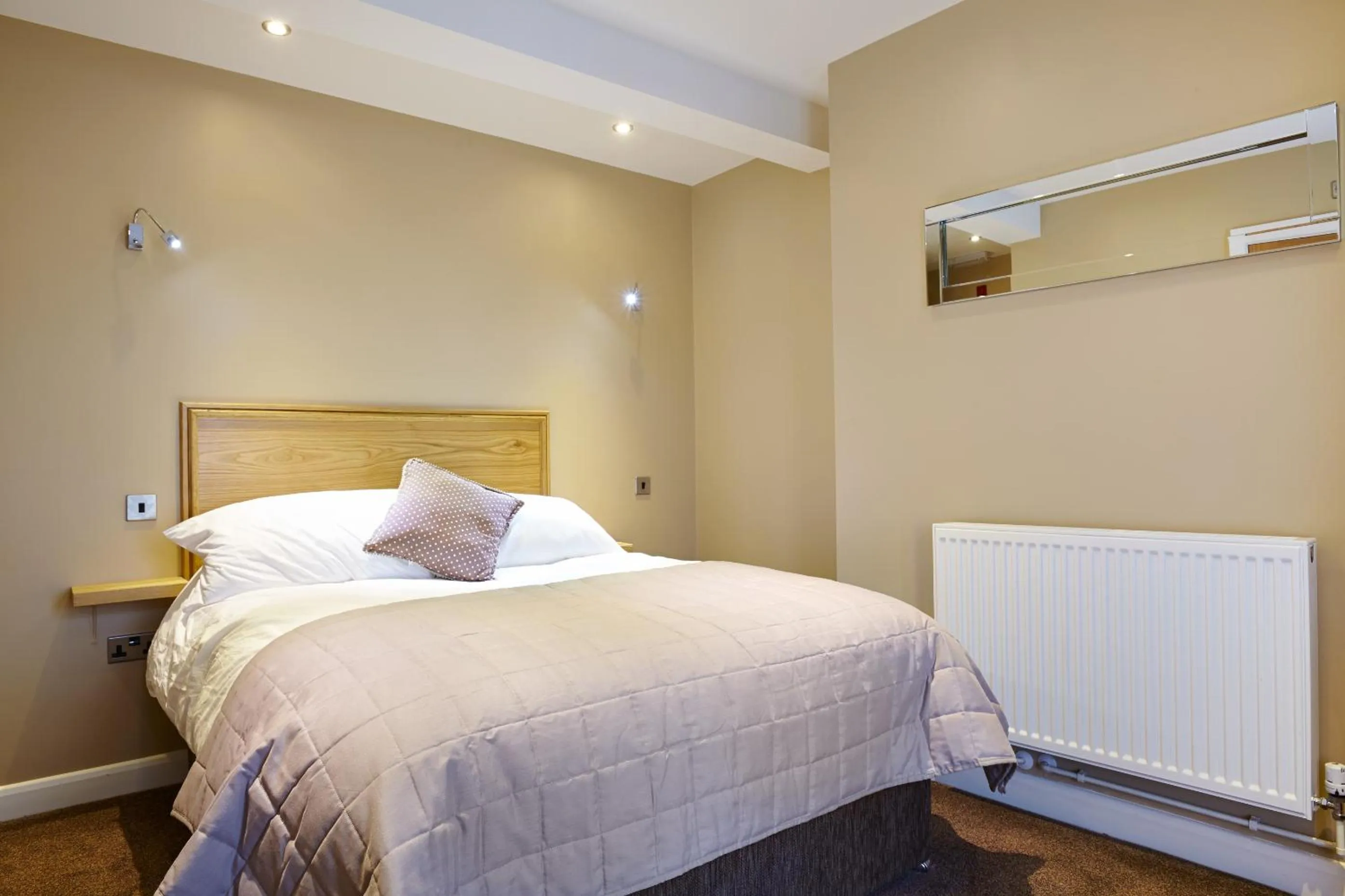 Bedroom, Bed in 1885 the Venue - Pub, Restaurant, Rooms & Function House