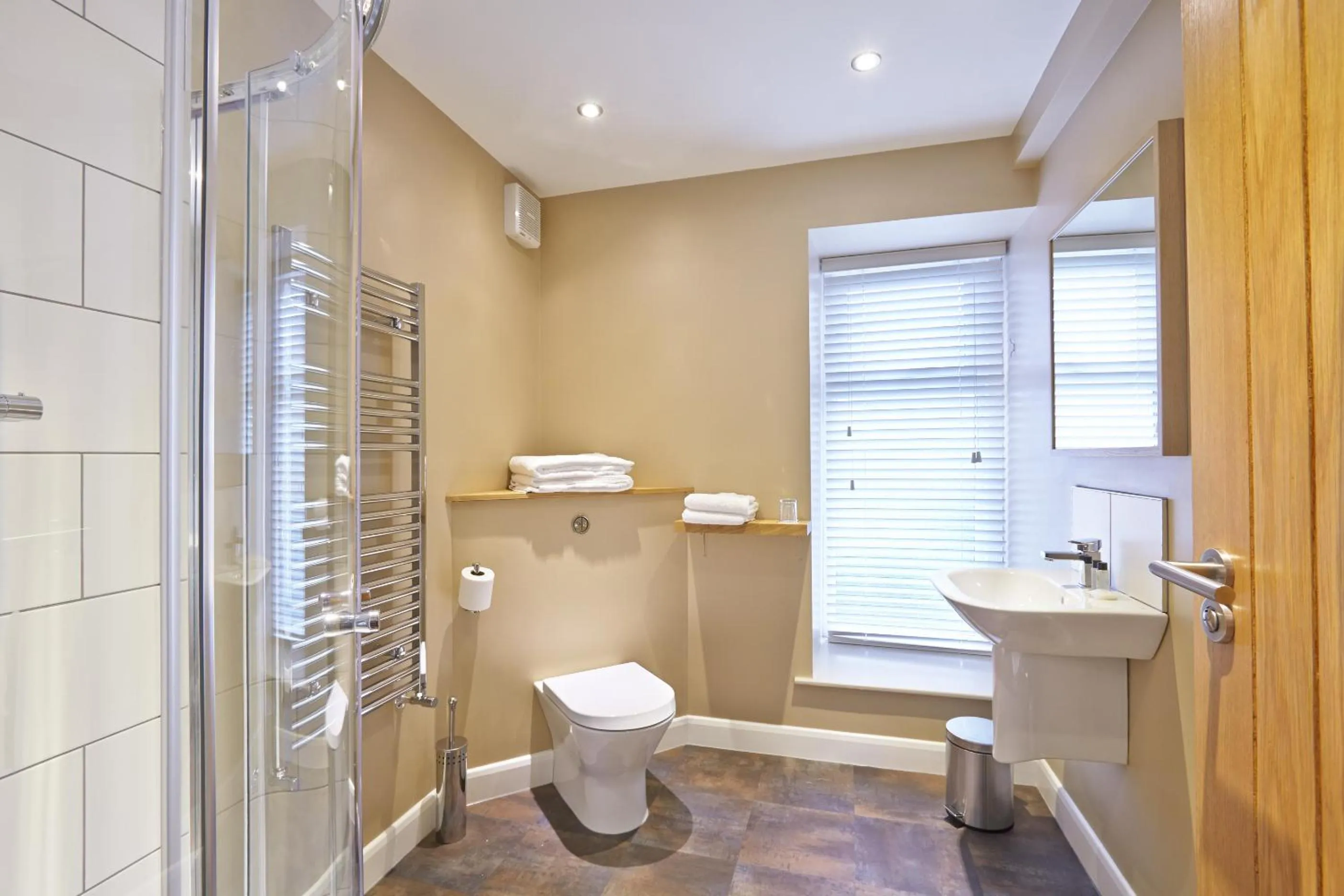 Shower in 1885 the Venue - Pub, Restaurant, Rooms & Function House