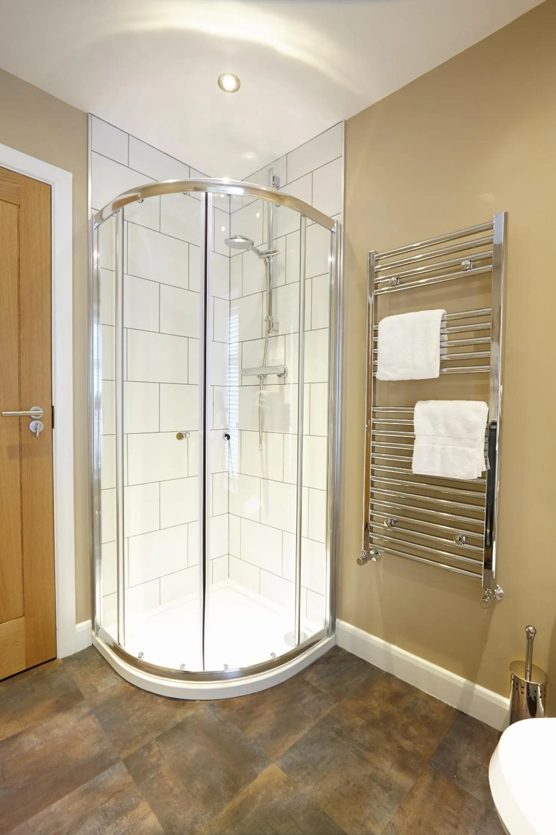 Shower in 1885 the Venue - Pub, Restaurant, Rooms & Function House