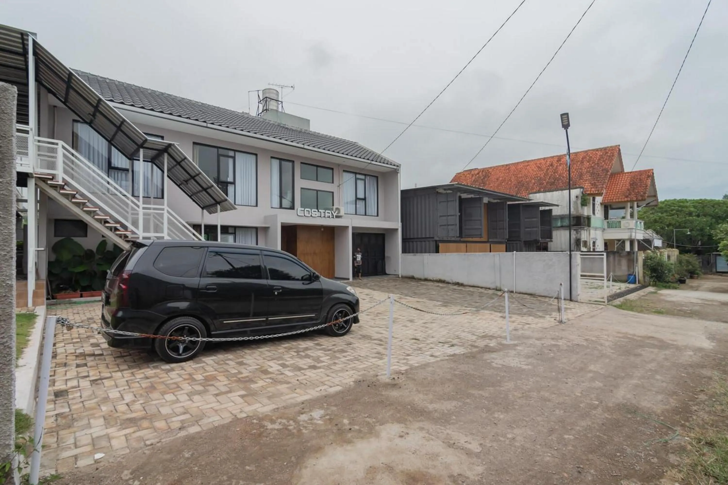 Facade/entrance in RedDoorz Plus near Lembang Park & Zoo