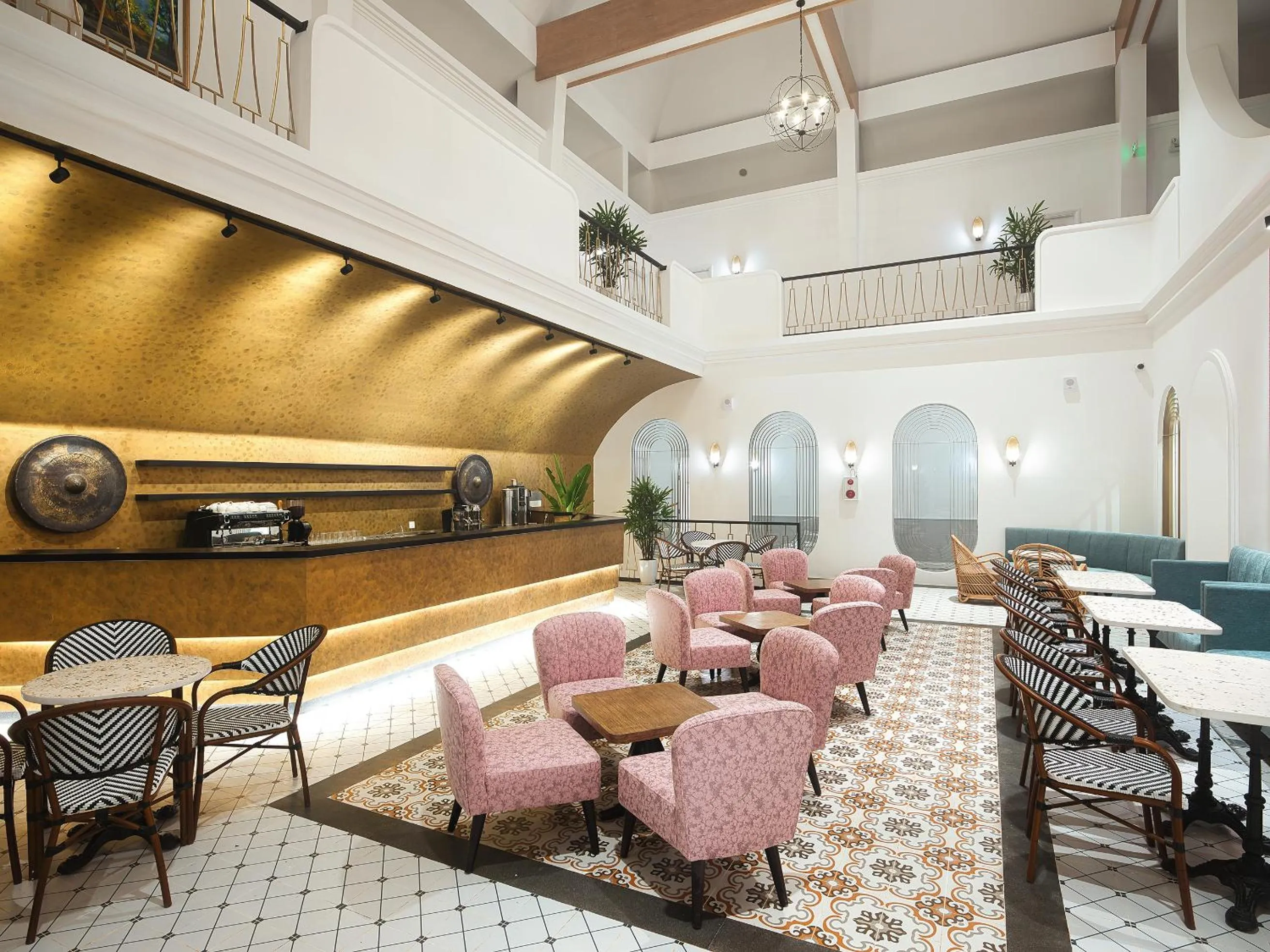 Lounge or bar in Golden Boutique Hotel