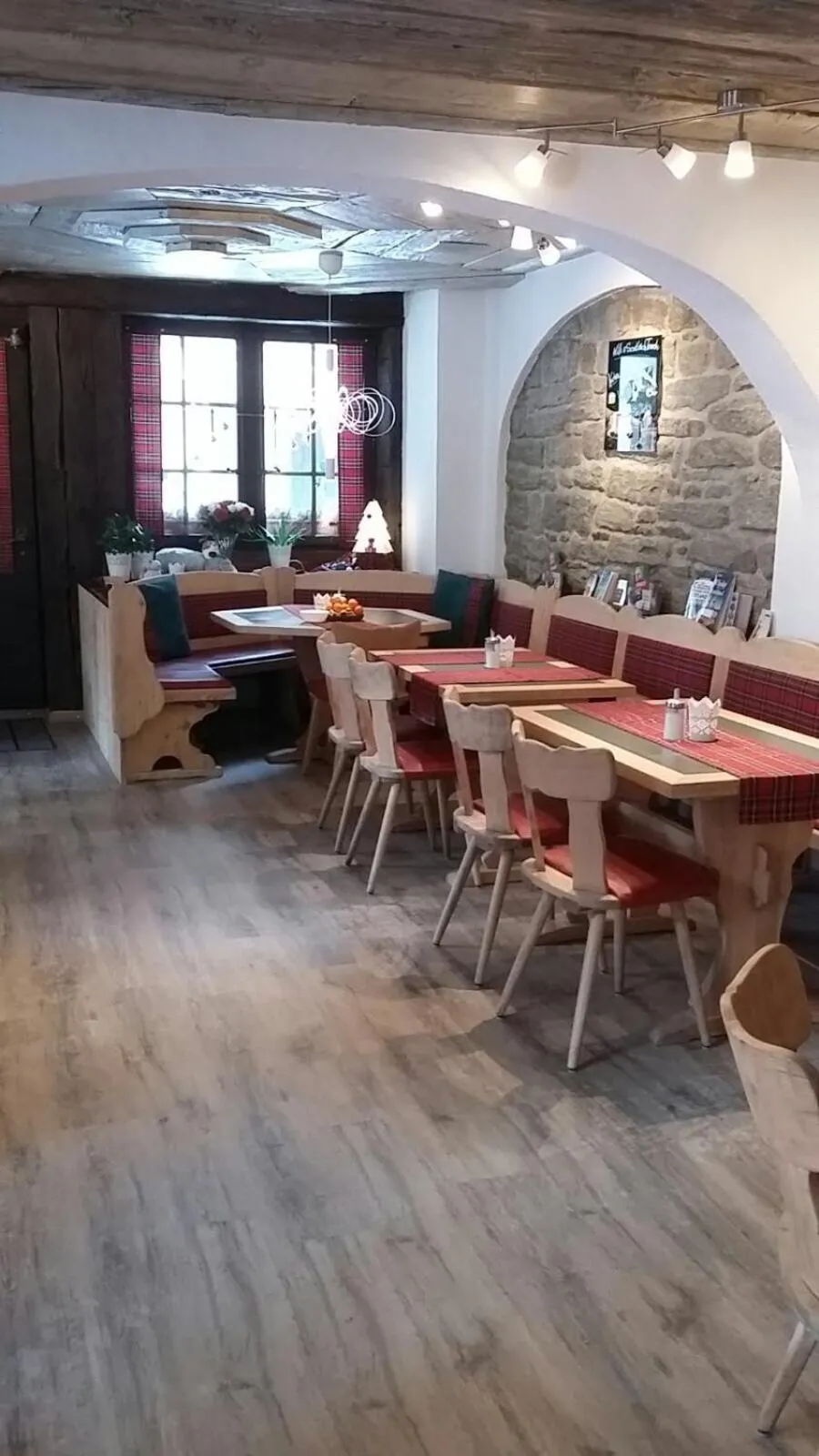 Restaurant/places to eat in Hotel Olympia