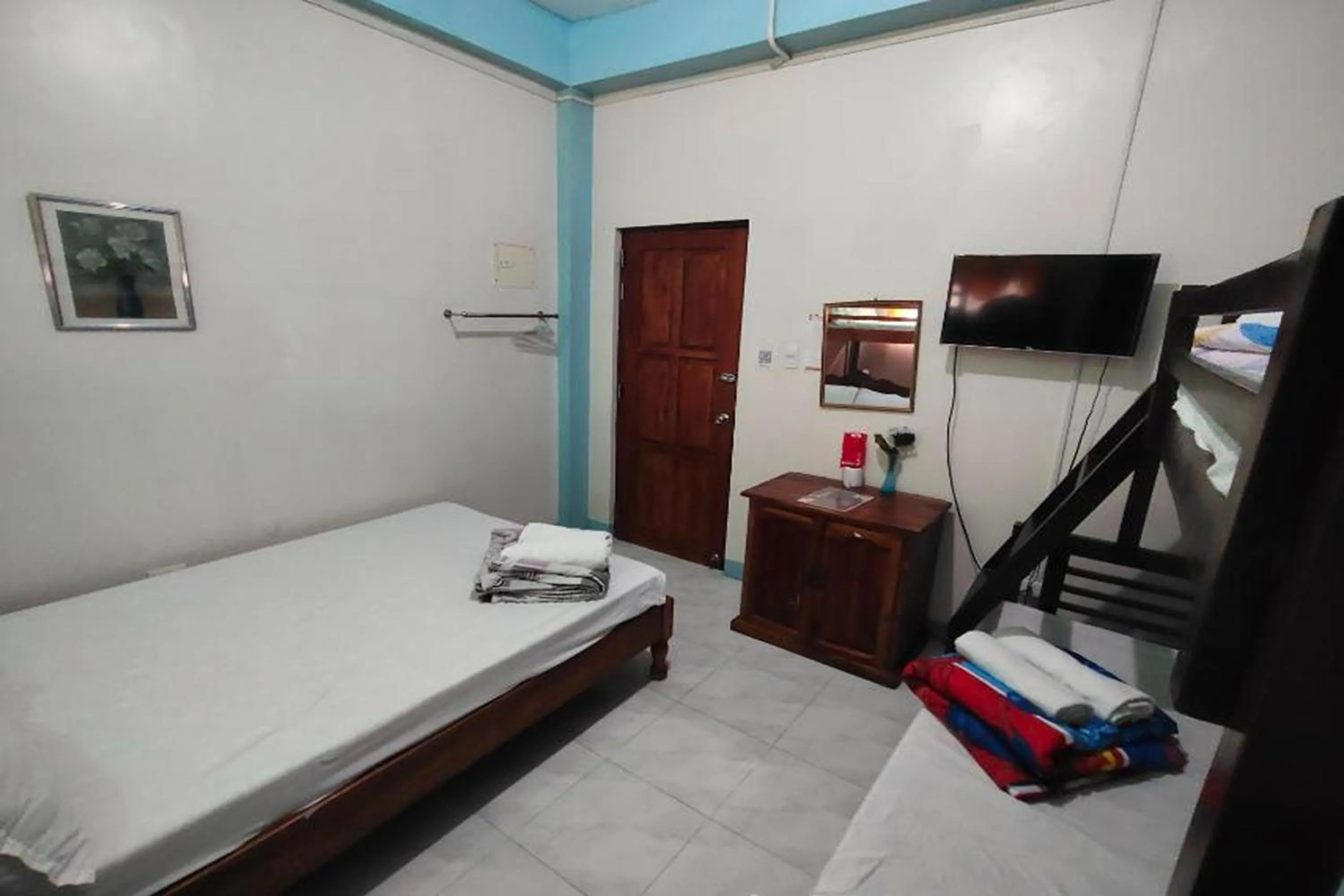 Bed in RBR Hotel and Restaurant near Hundred Islands