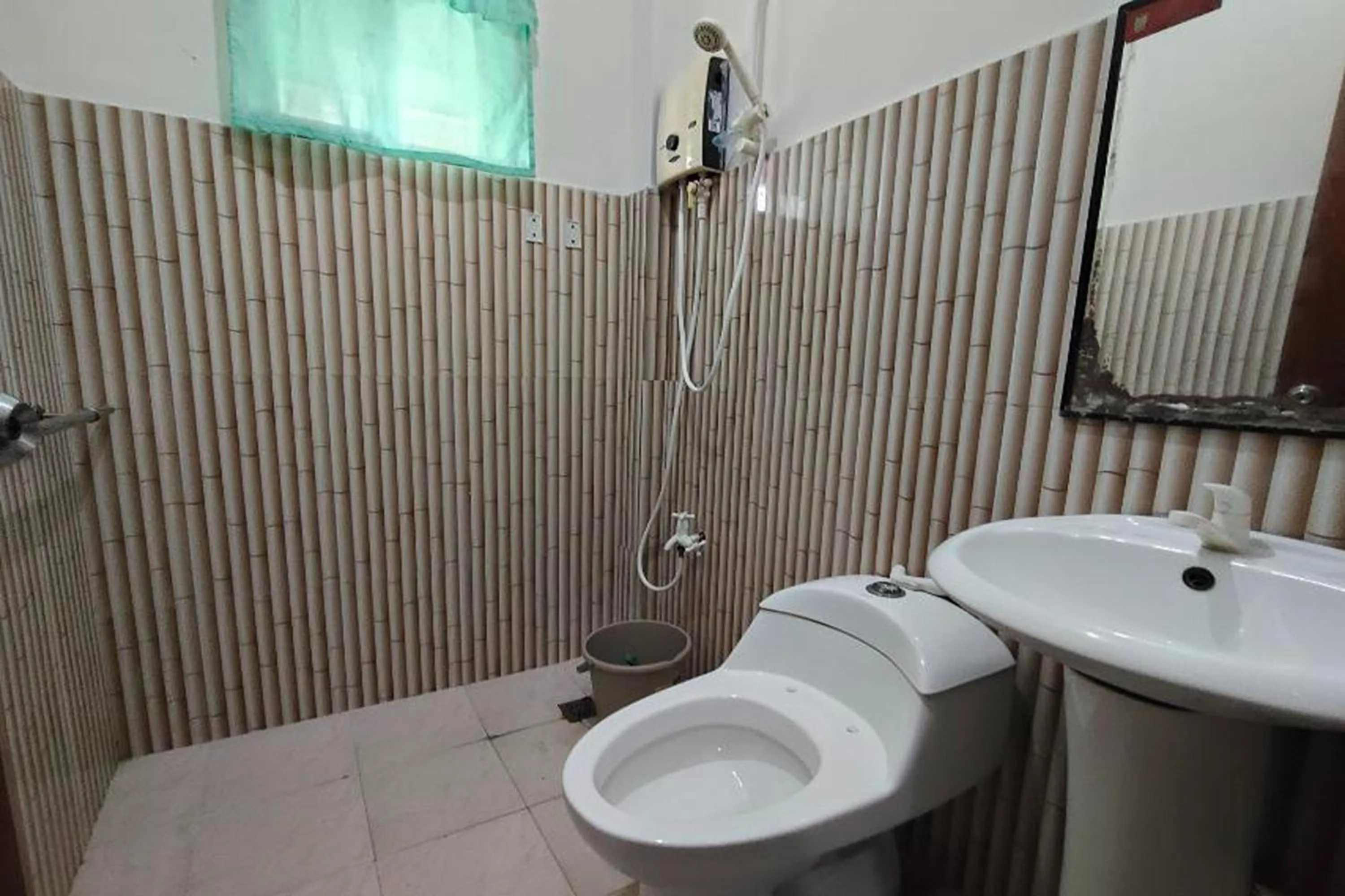 Shower in RBR Hotel and Restaurant near Hundred Islands