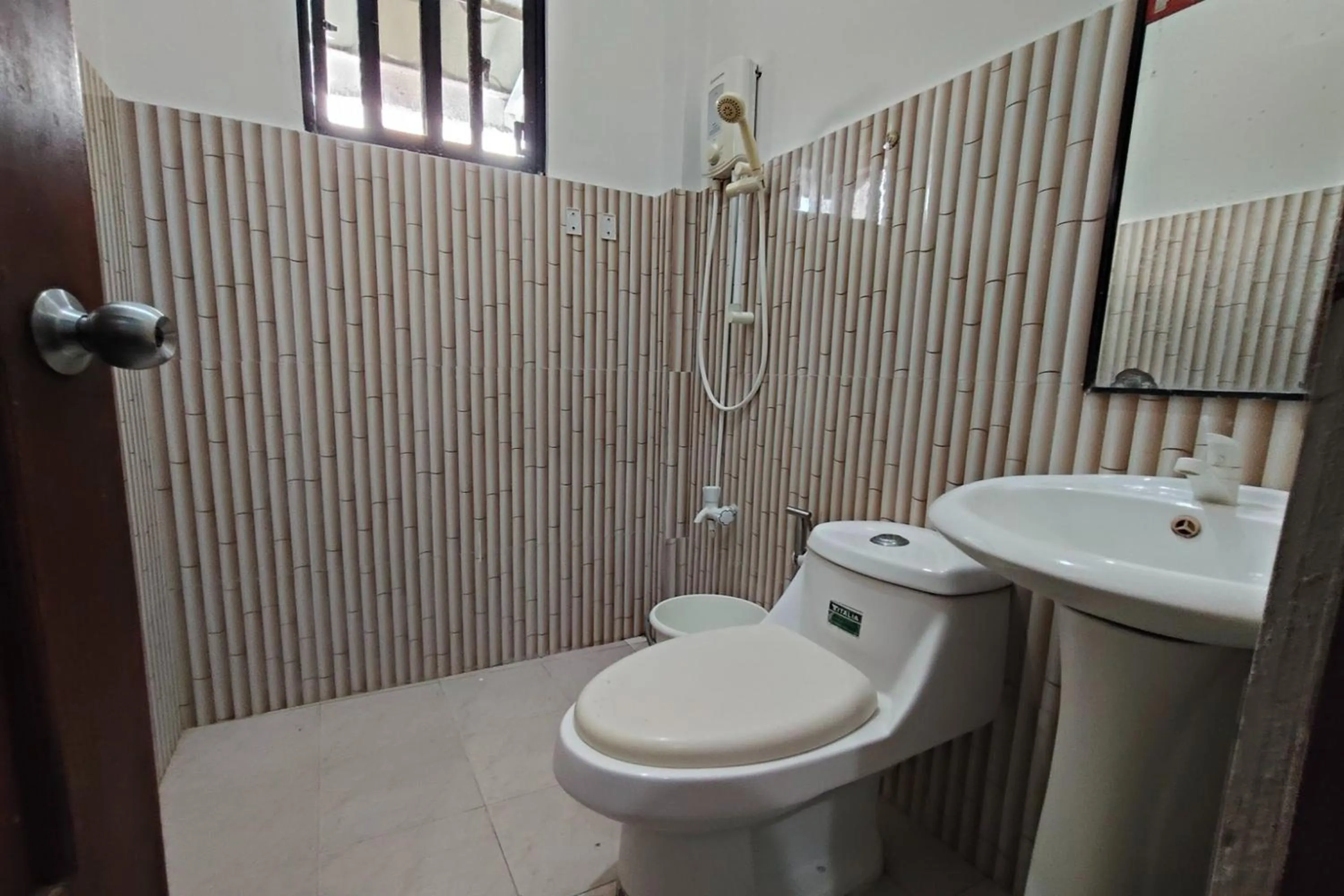 Shower in RBR Hotel and Restaurant near Hundred Islands