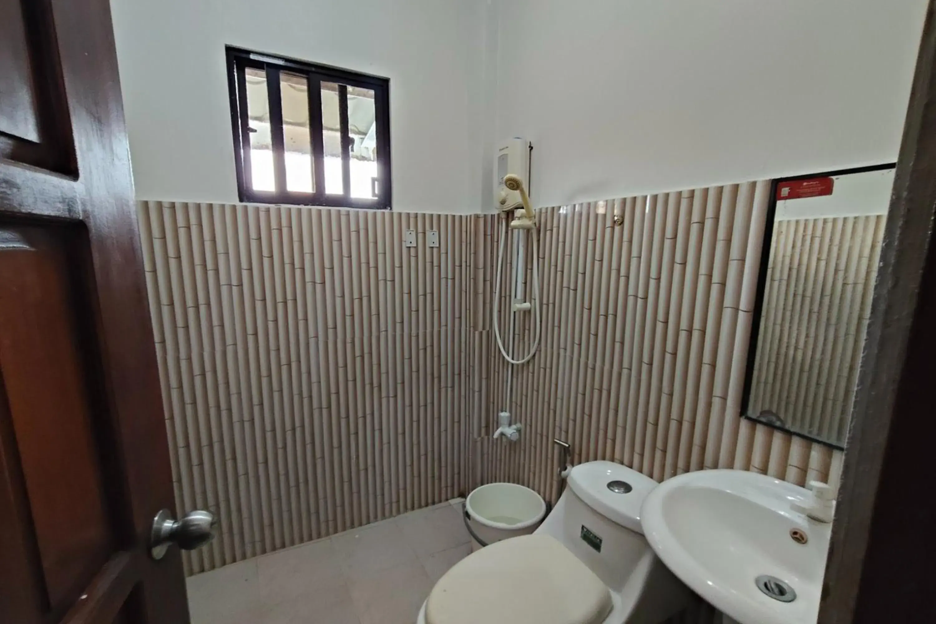 Shower in RBR Hotel and Restaurant near Hundred Islands Shower in RBR Hotel and Restaurant near Hundred Islands