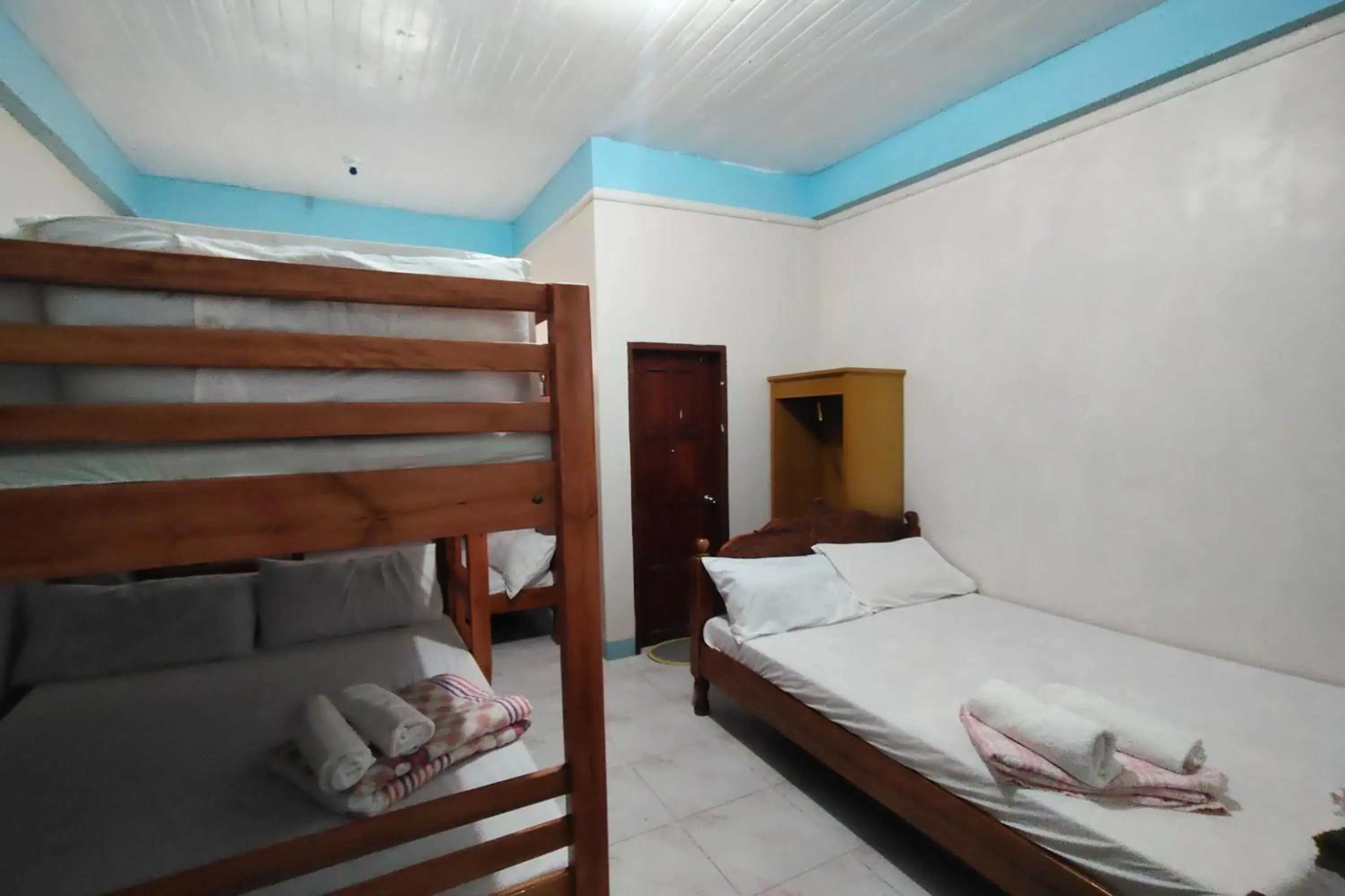 Bed in RBR Hotel and Restaurant near Hundred Islands Bed in RBR Hotel and Restaurant near Hundred Islands