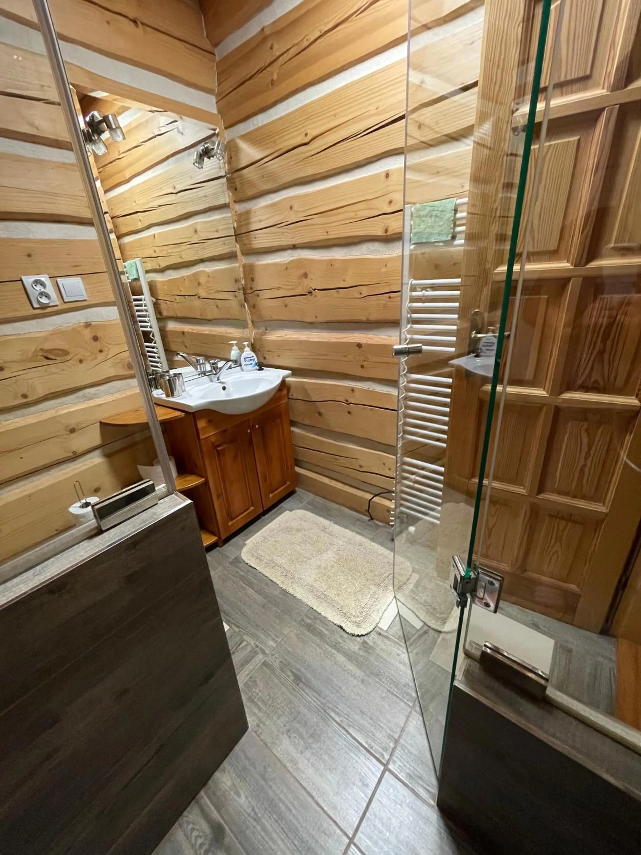 Shower in Nasa Chata