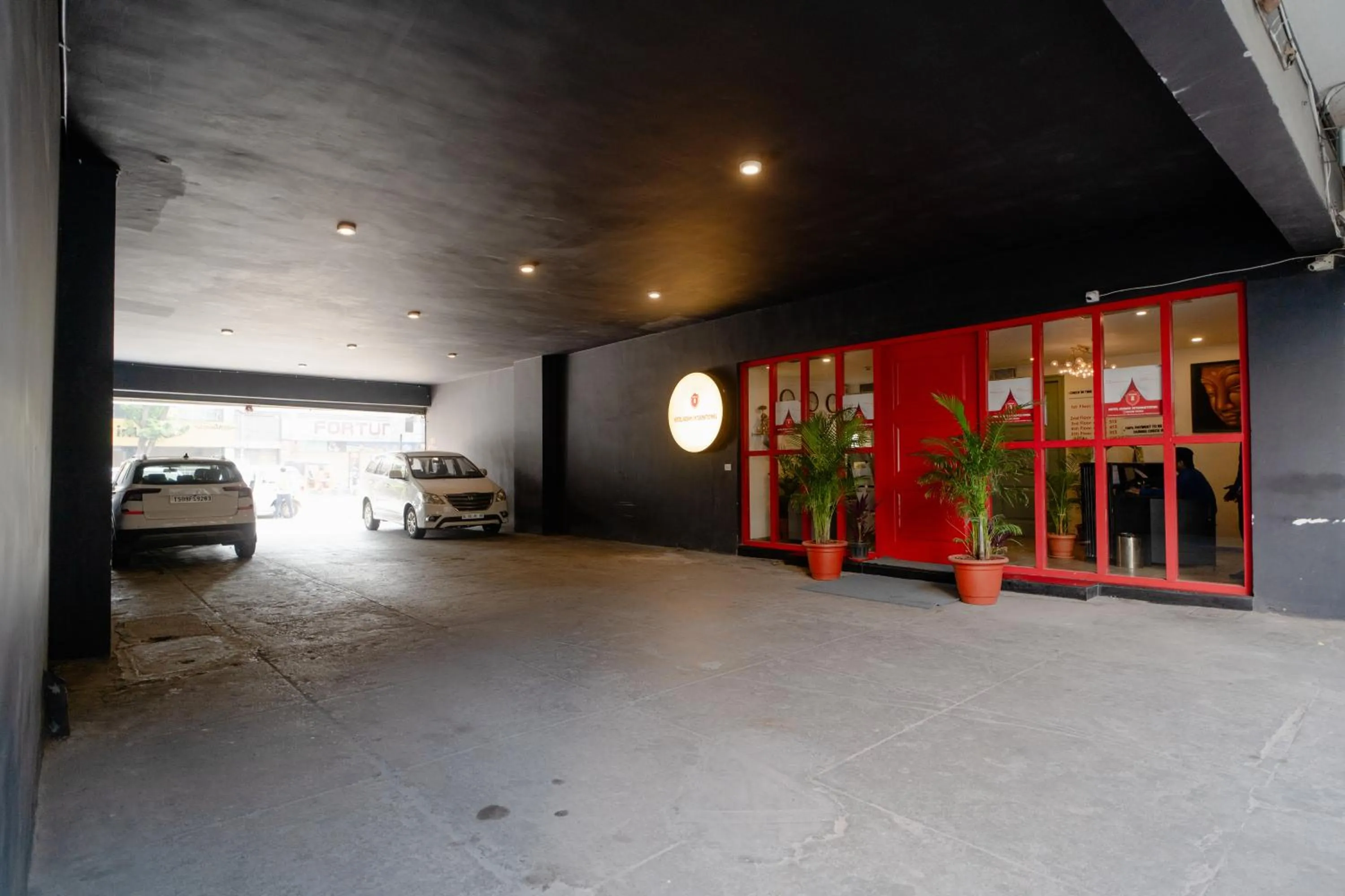 Facade/entrance in Hotel Asrani International