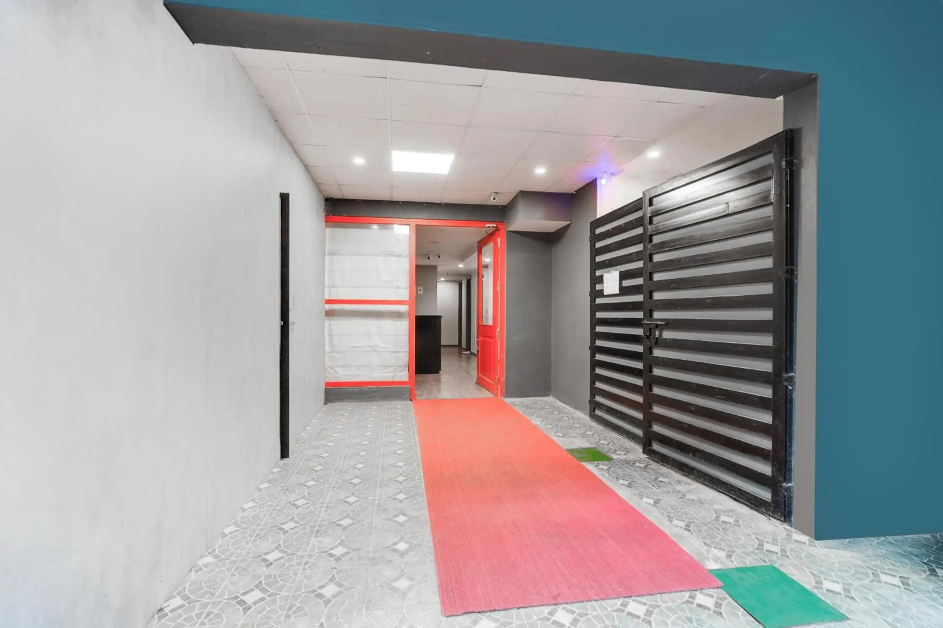 Facade/entrance in Super Townhouse Oak Indiranagar Facade/entrance in Super Townhouse Oak Indiranagar