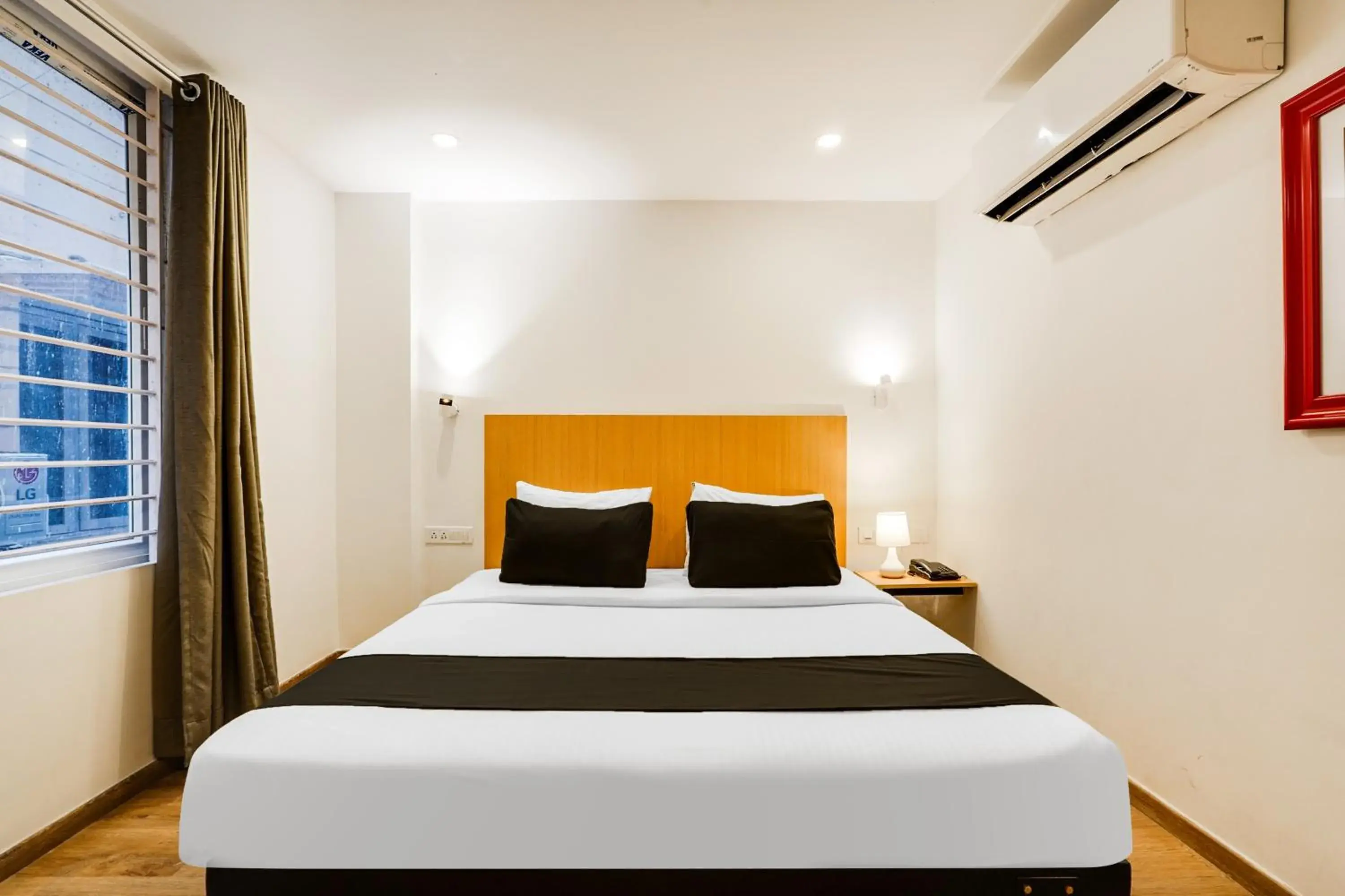 Bedroom in Super Townhouse Oak Indiranagar Bedroom in Super Townhouse Oak Indiranagar