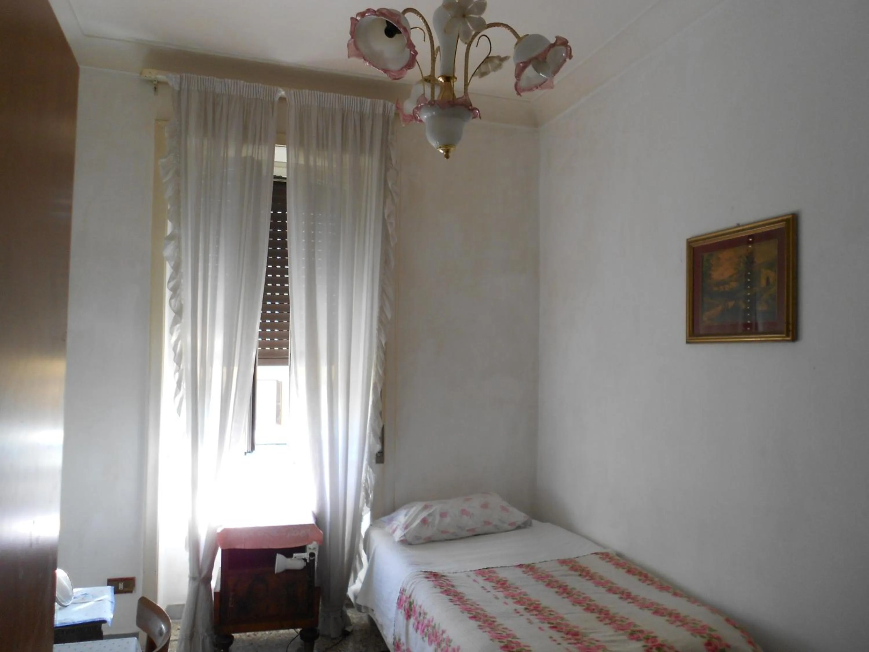 Photo of the whole room, Bed in Sidereus