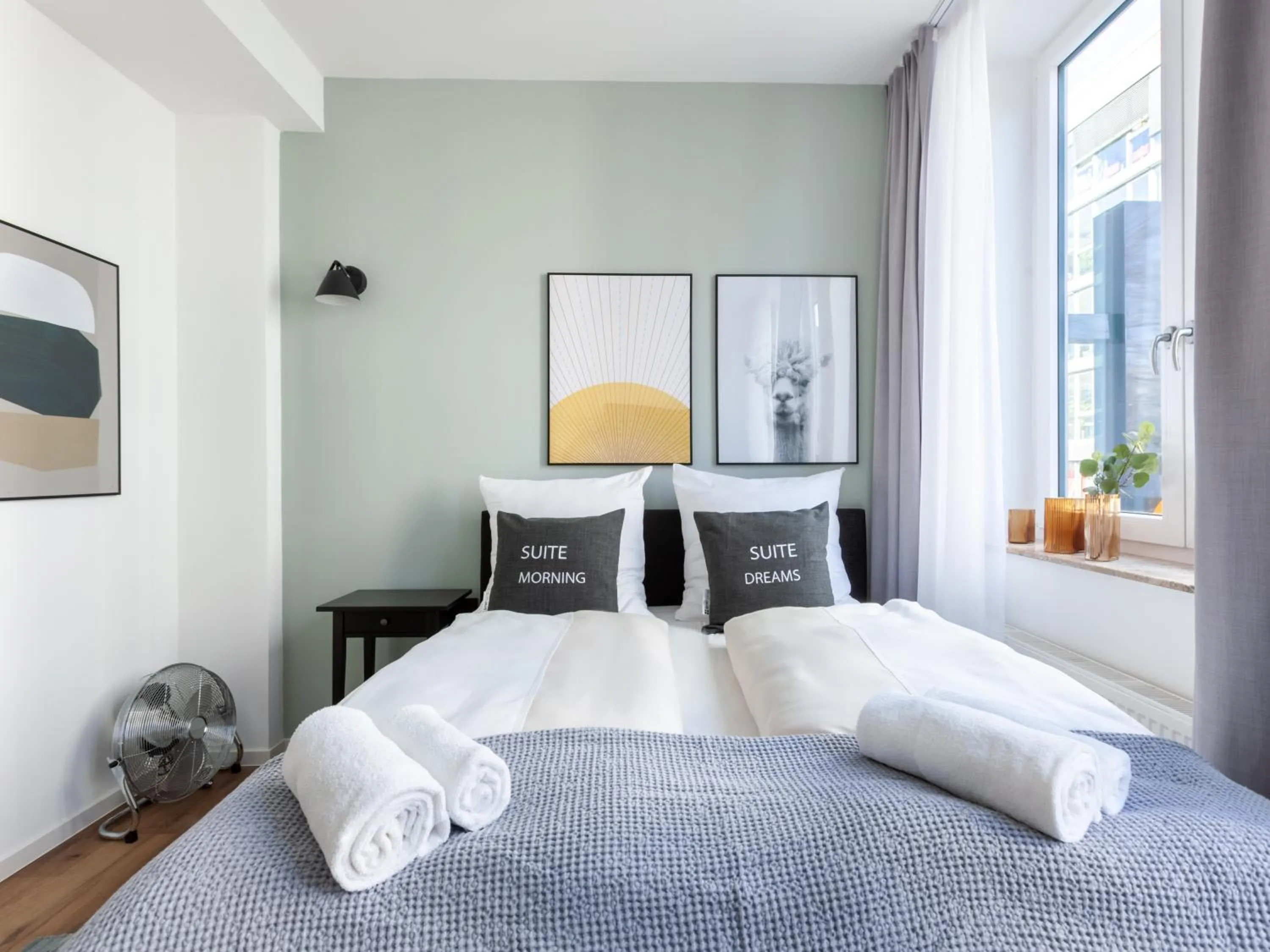 Bed in Limehome Bremen Hutfilterstraße