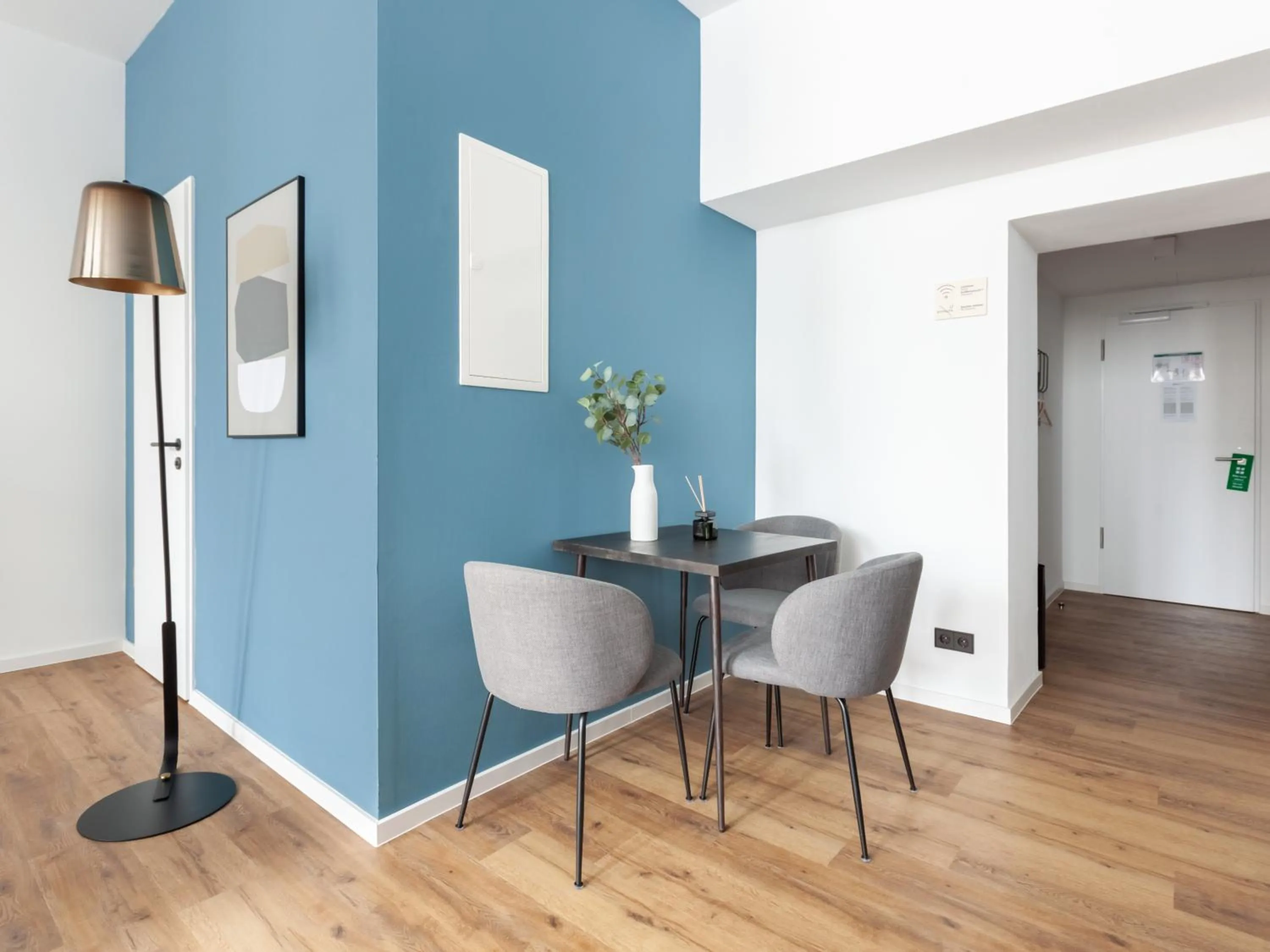 Seating area in Limehome Bremen Hutfilterstraße