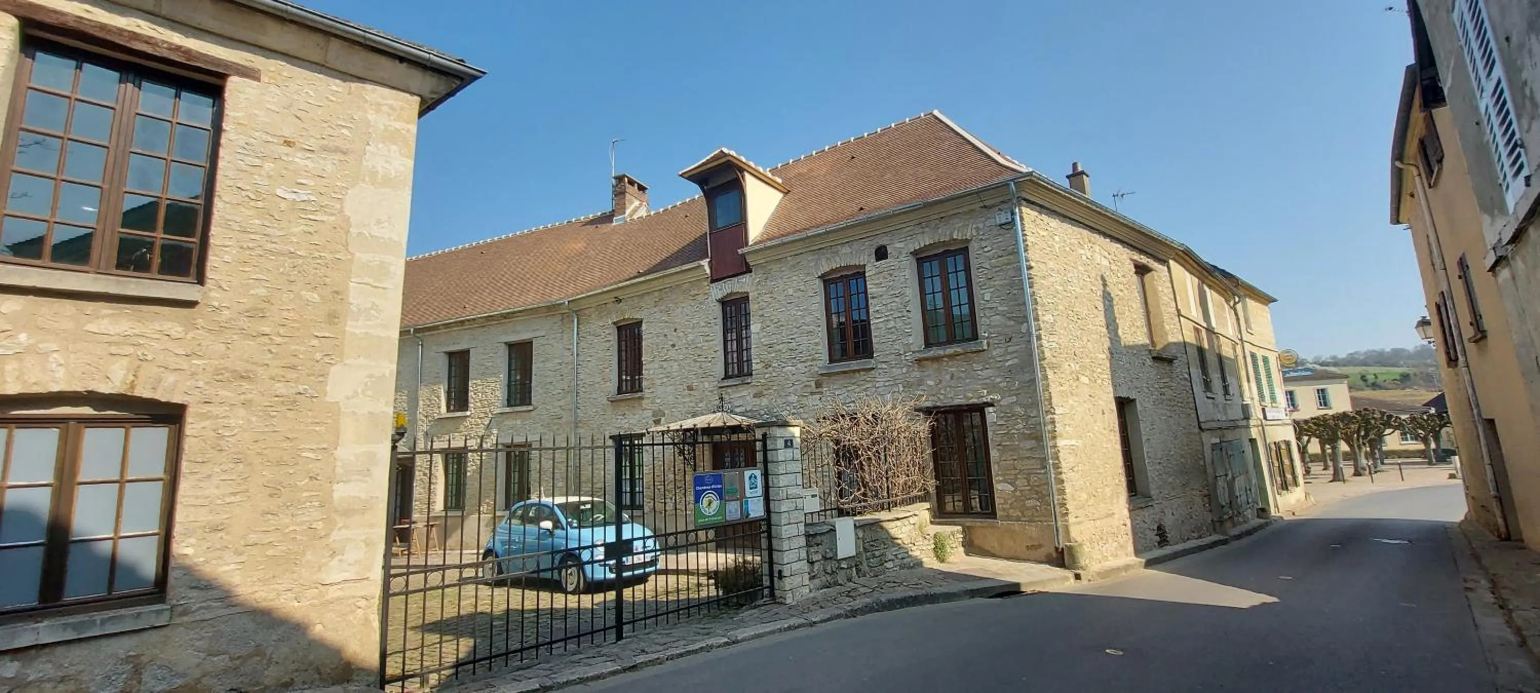 Property building in Au Relais de Chaussy