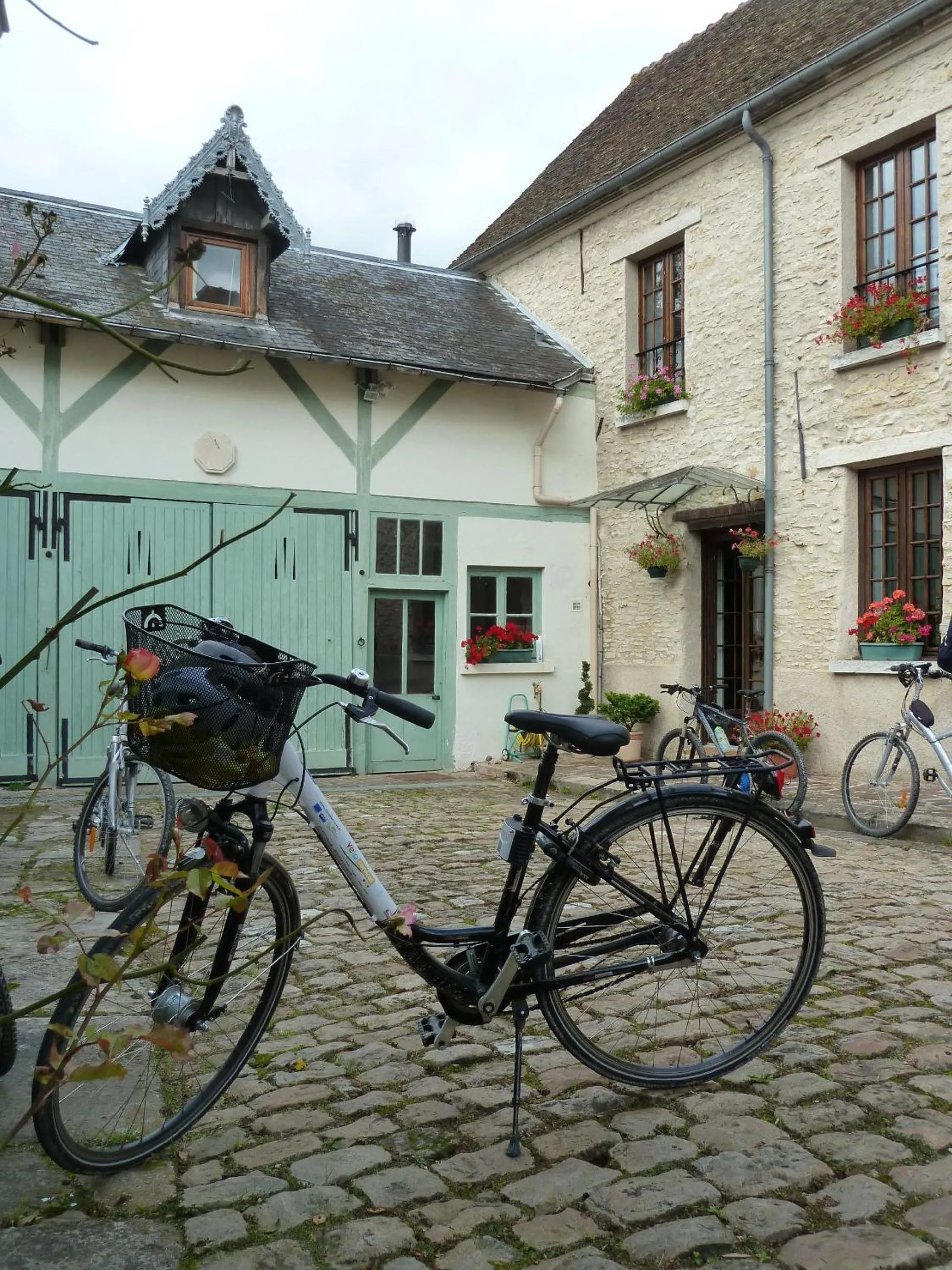 Cycling in Au Relais de Chaussy