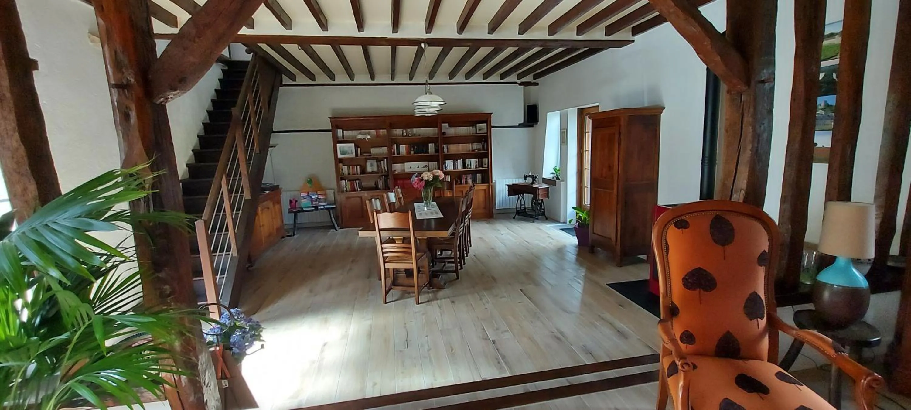 Communal lounge/ TV room in Au Relais de Chaussy