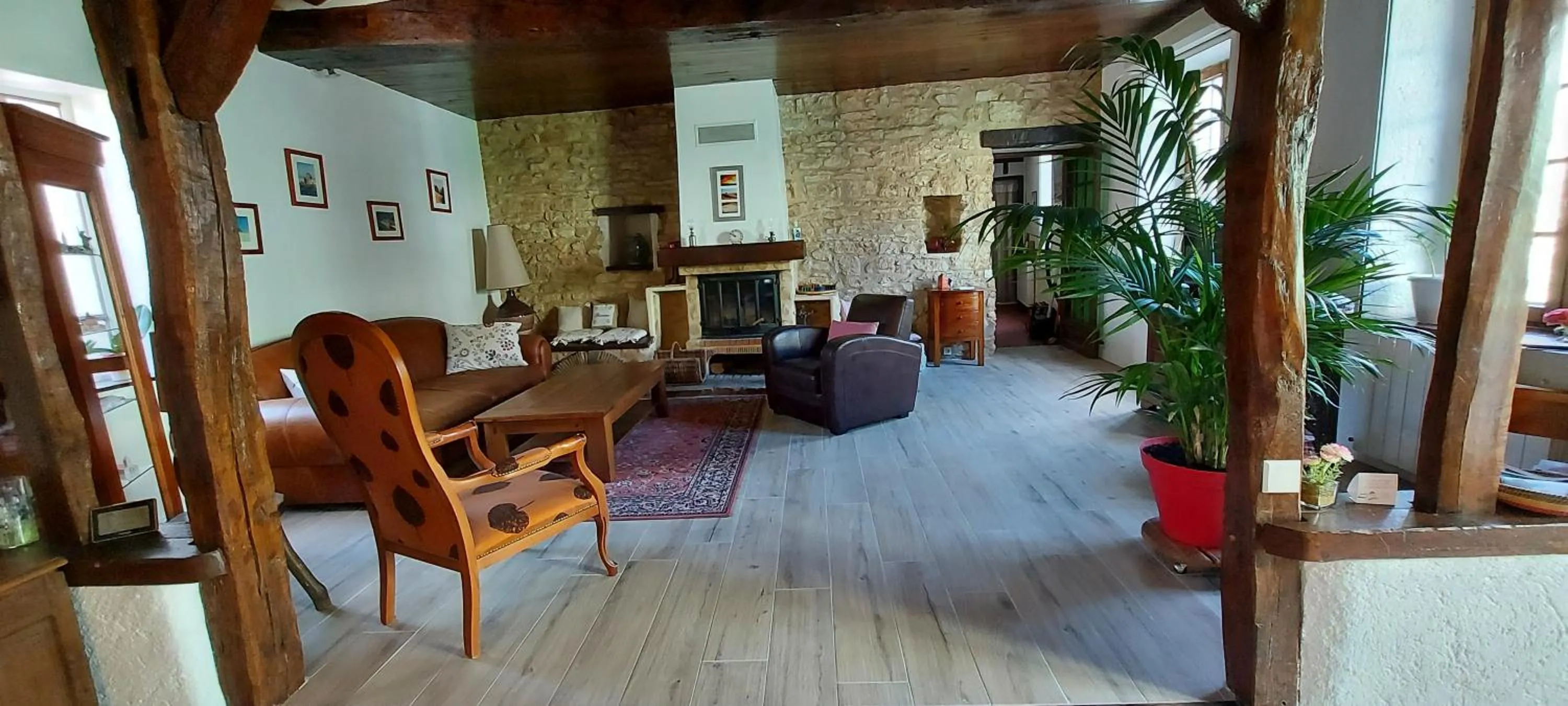 Communal lounge/ TV room in Au Relais de Chaussy