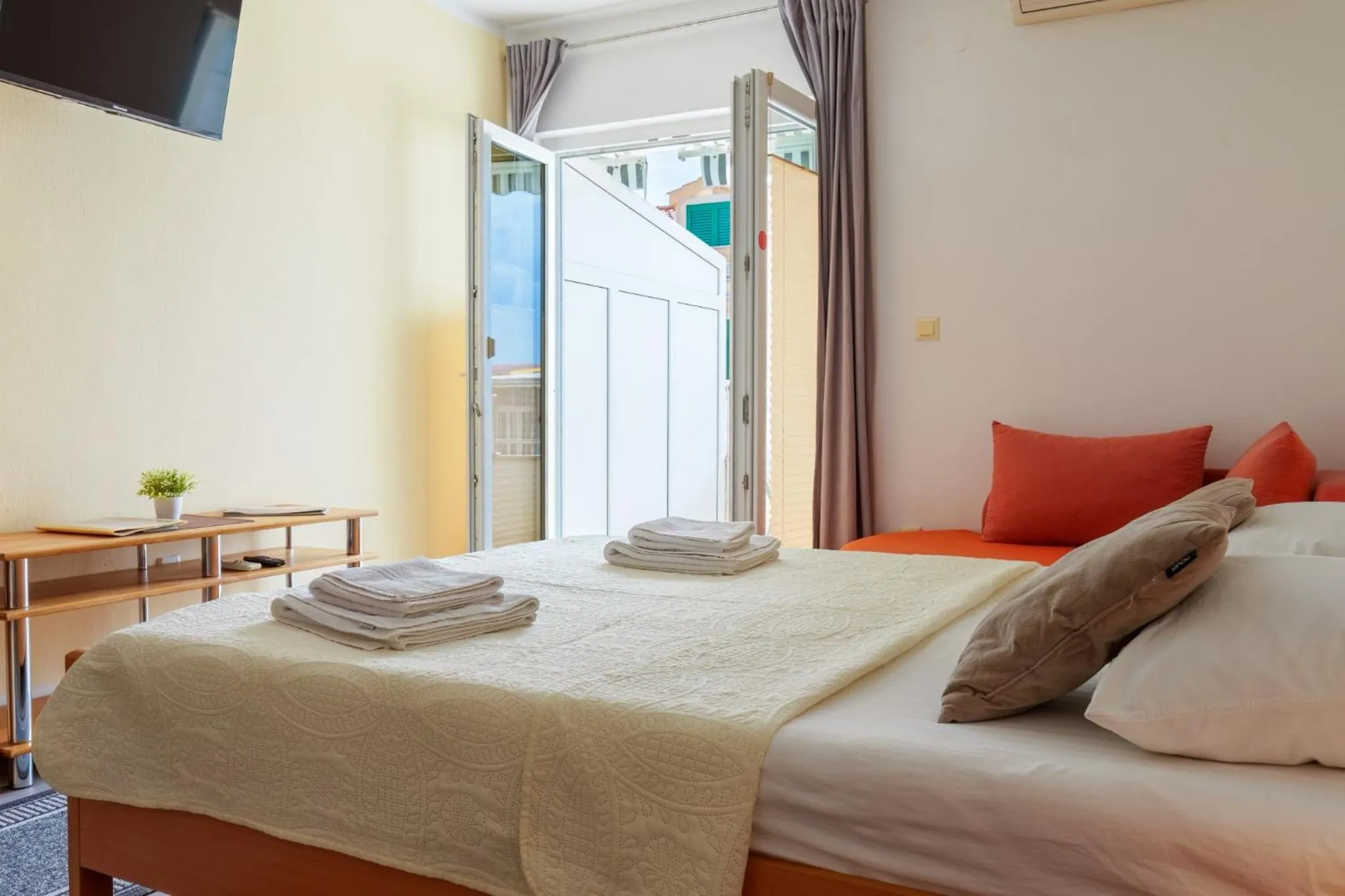 Bedroom, Bed in Studios Ruža