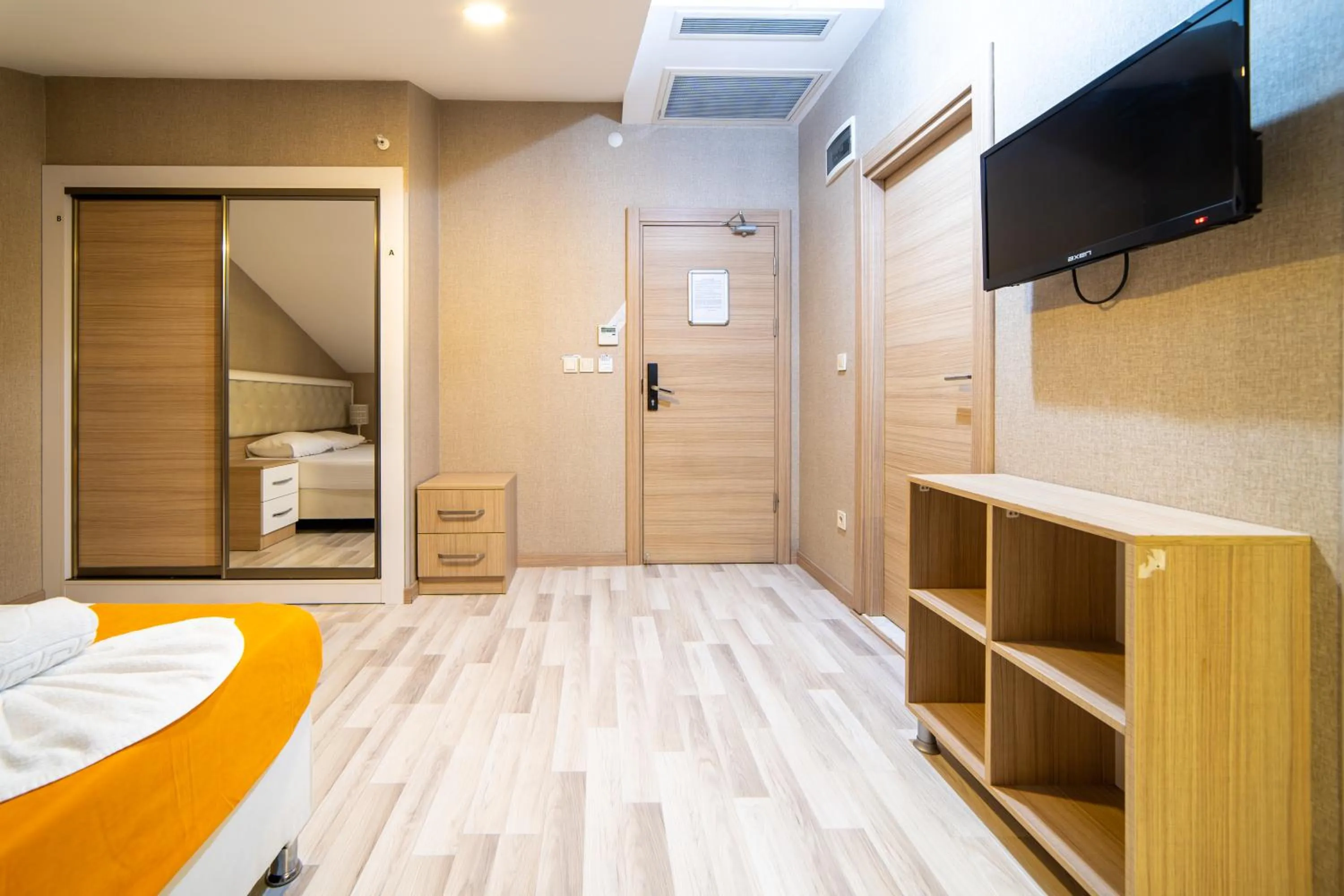 Bed in Mardy Suit Hotel