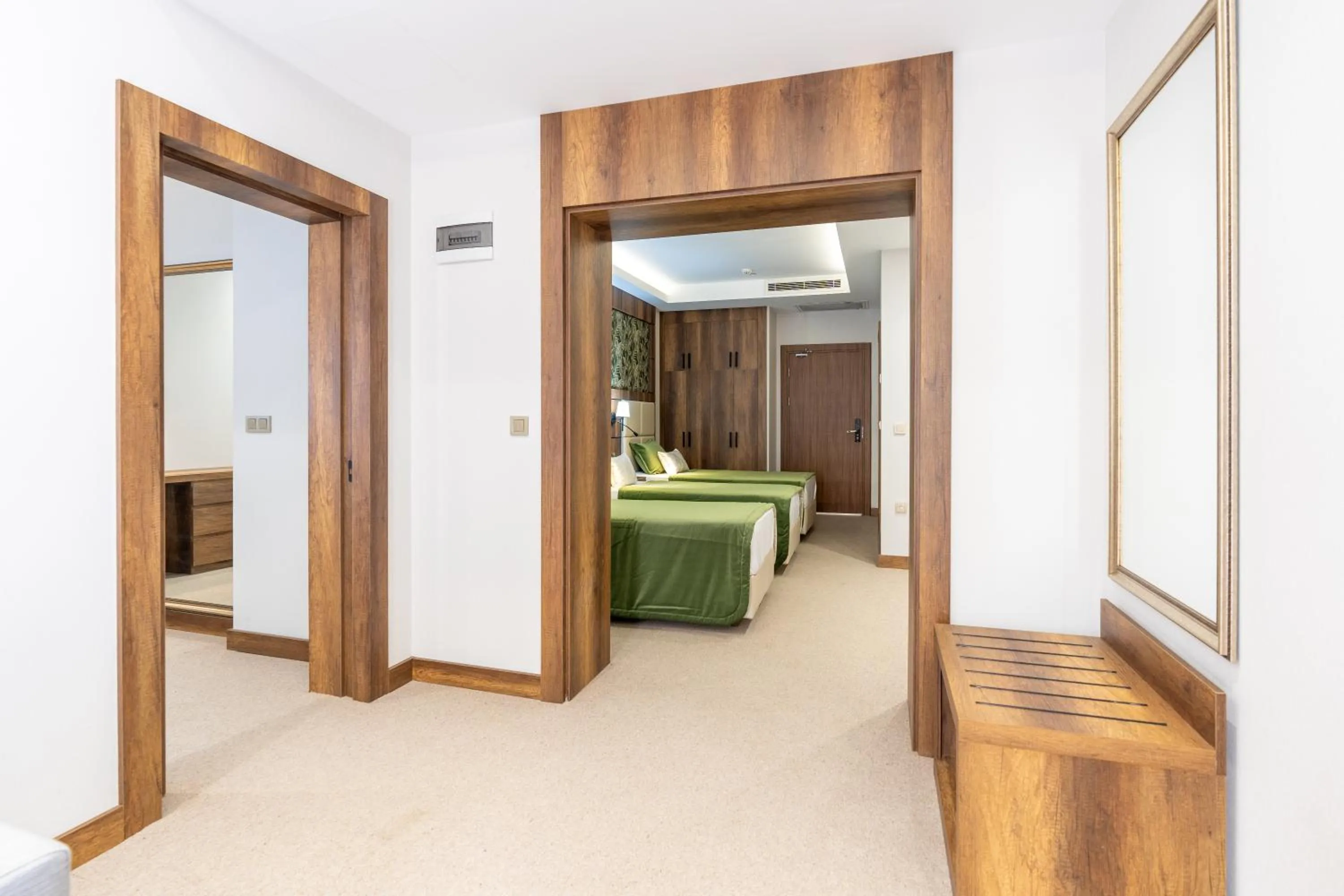 Bed in Mardy Suit Hotel