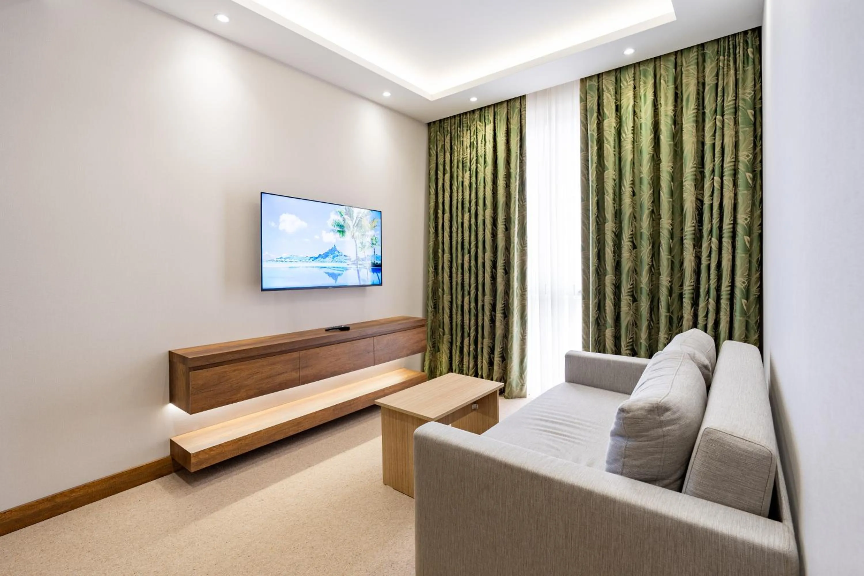 TV and multimedia, Bed in Mardy Suit Hotel