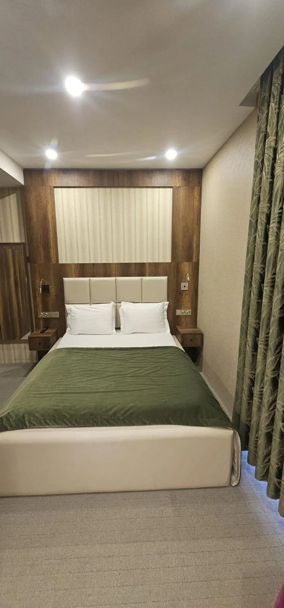 Bed in Mardy Suit Hotel