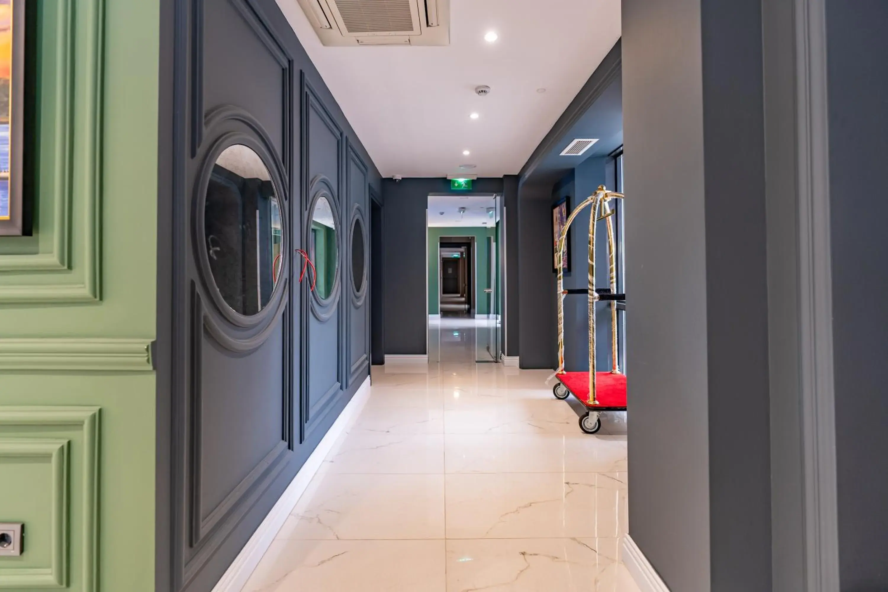 Lobby or reception in Mardy Suit Hotel Lobby or reception in Mardy Suit Hotel