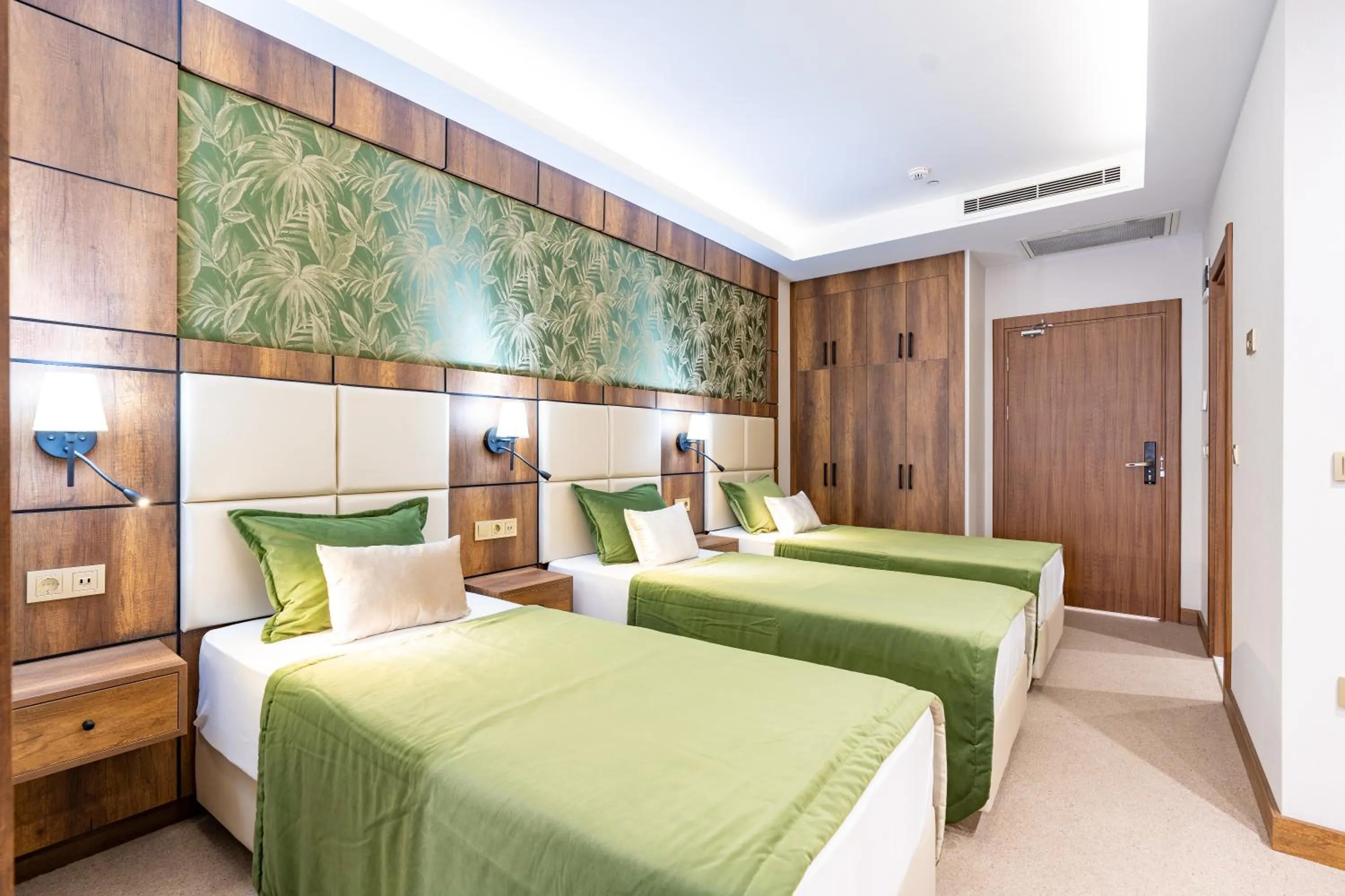 Bed in Mardy Suit Hotel