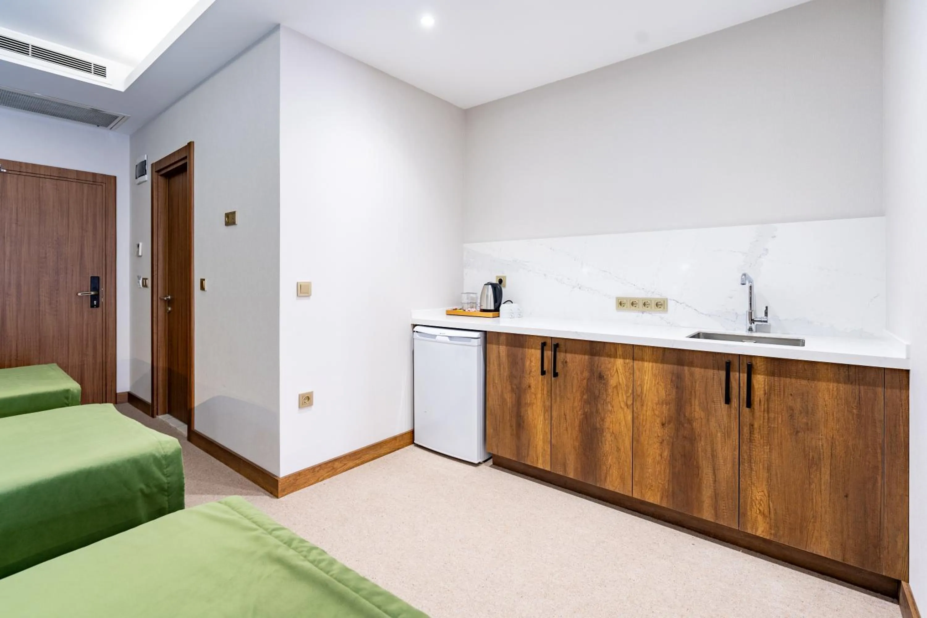 Bed in Mardy Suit Hotel