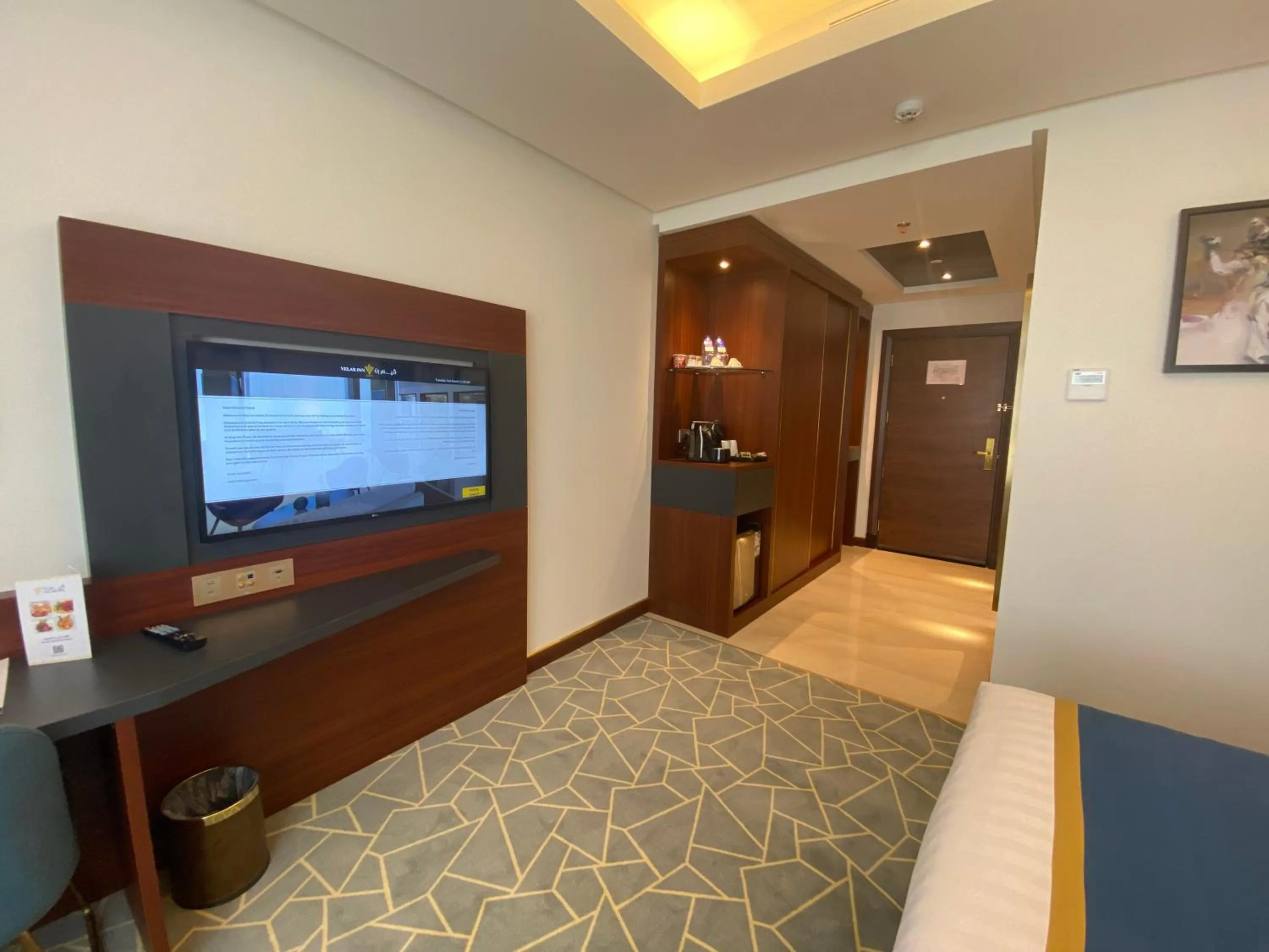 TV and multimedia, Bed in Velar Inn Hotel