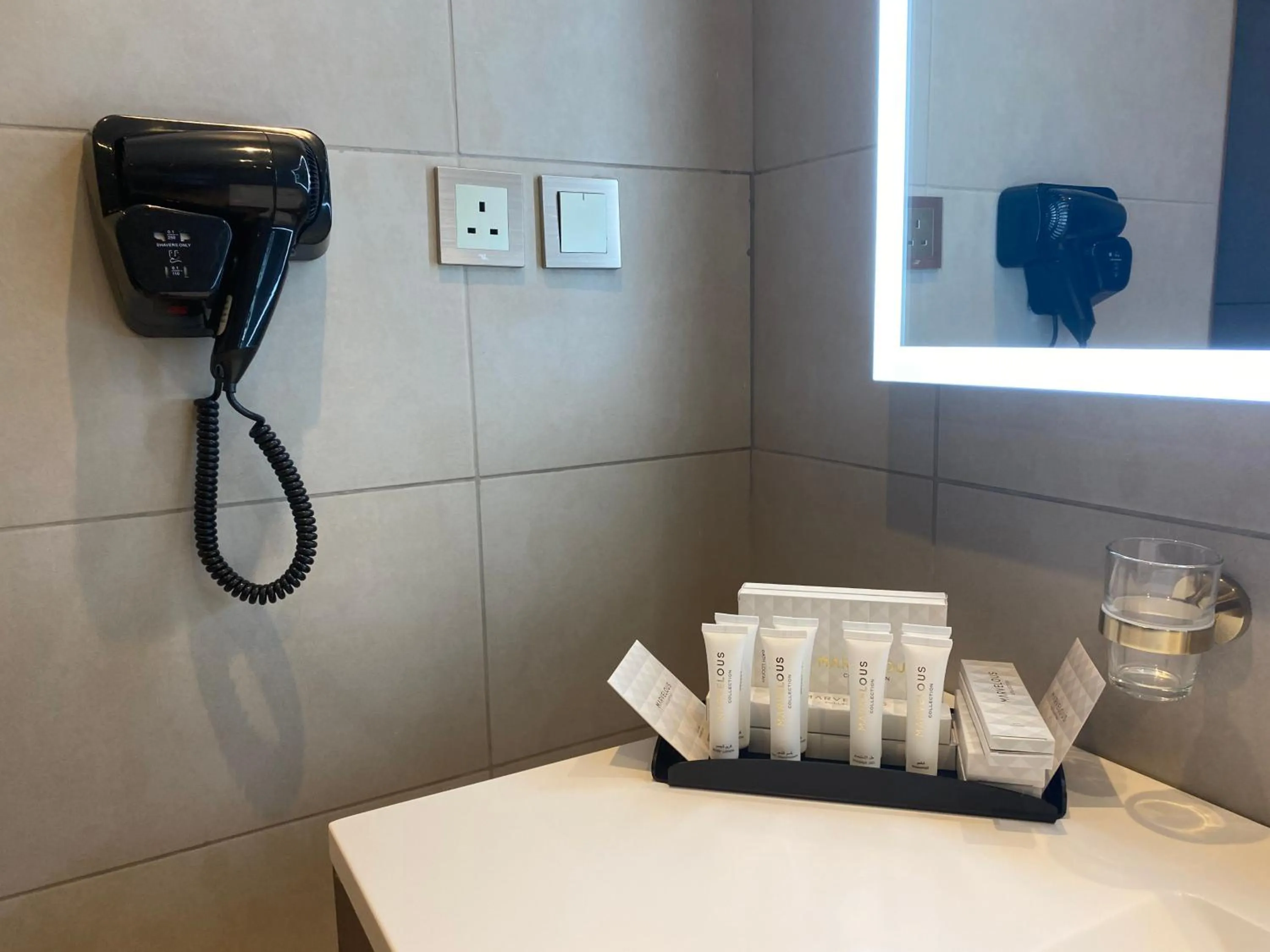 Bathroom in Velar Inn Hotel