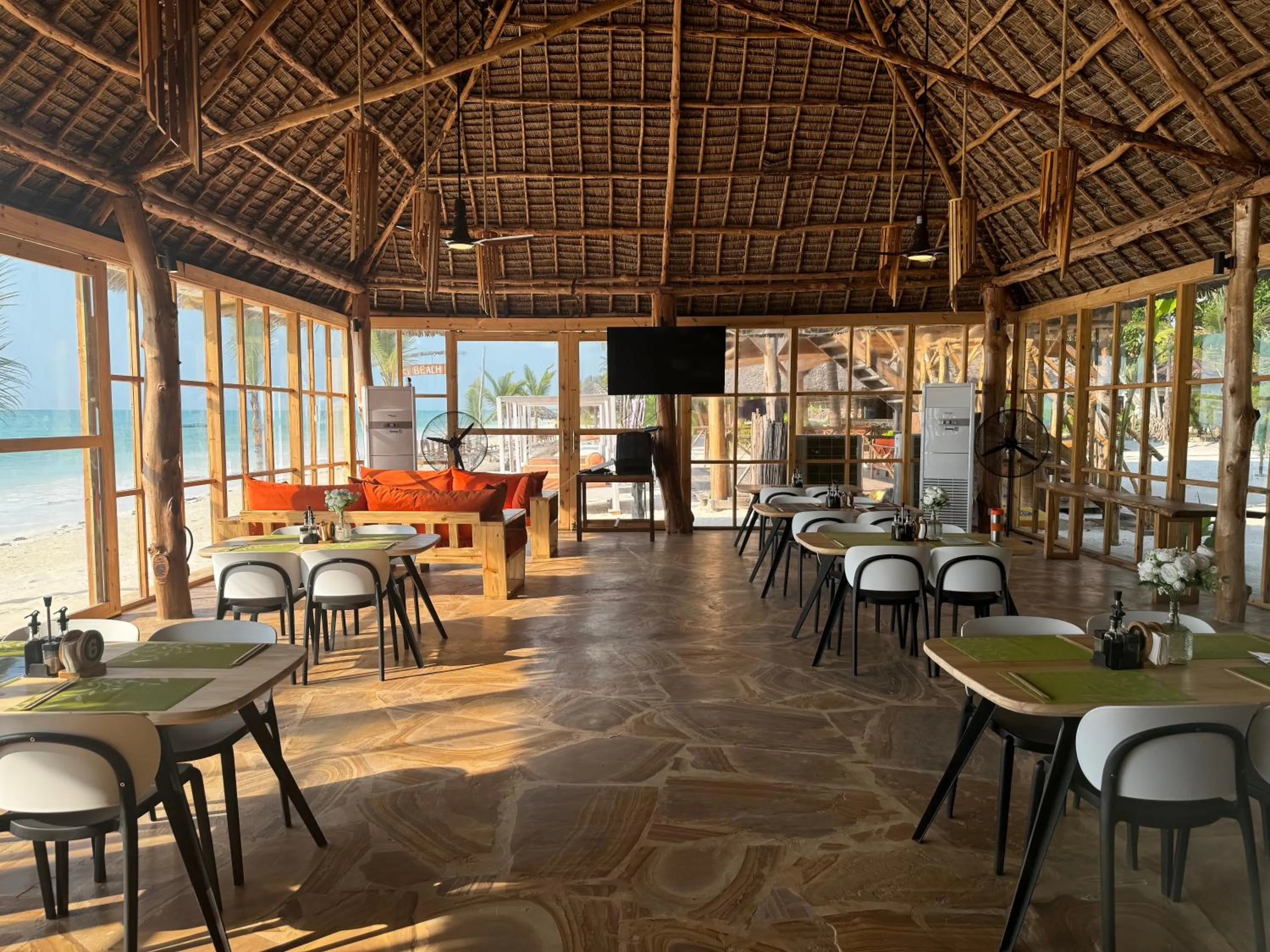 Restaurant/places to eat in TIKI Beach Club & Resort