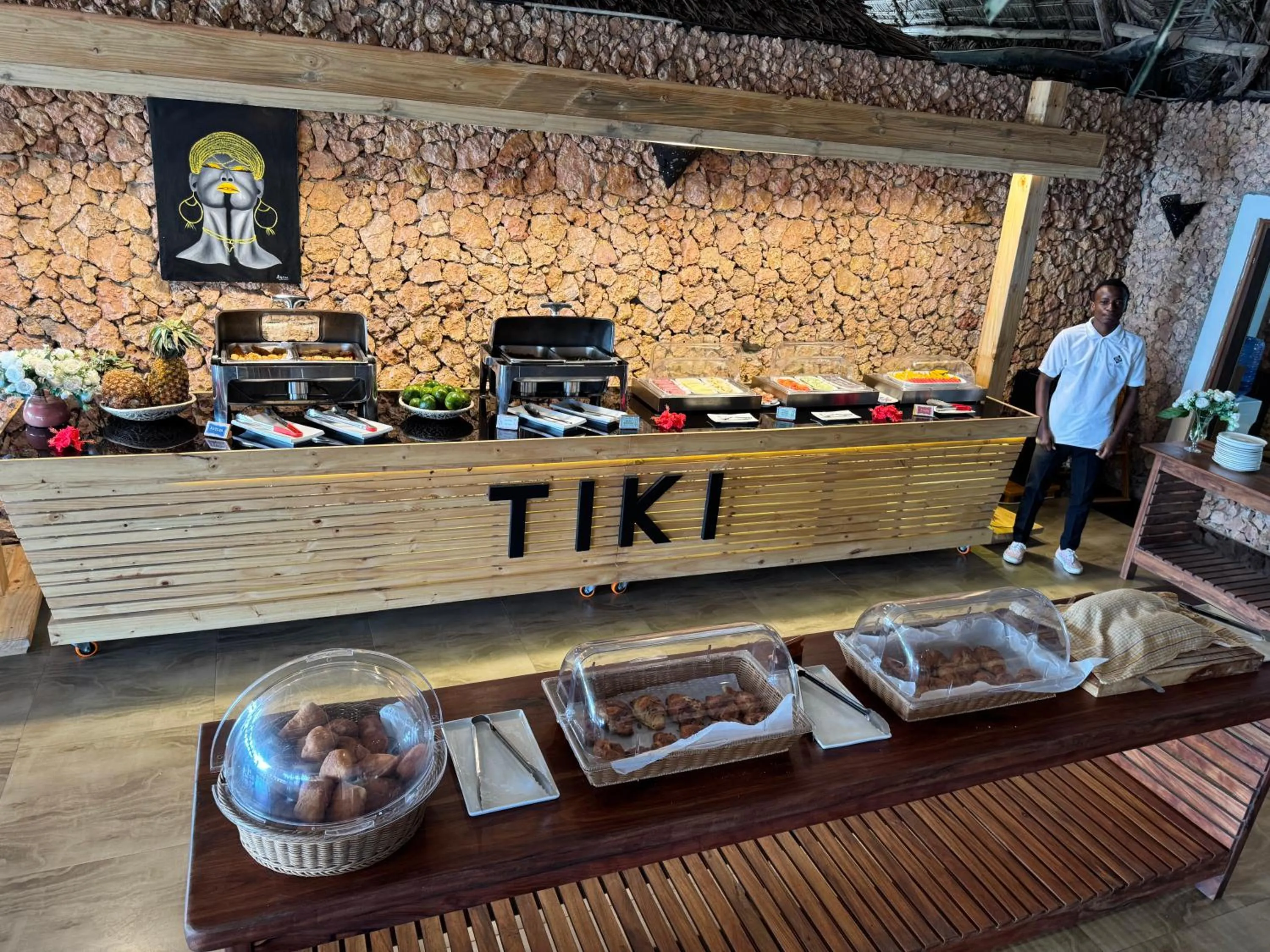 Breakfast in TIKI Beach Club & Resort