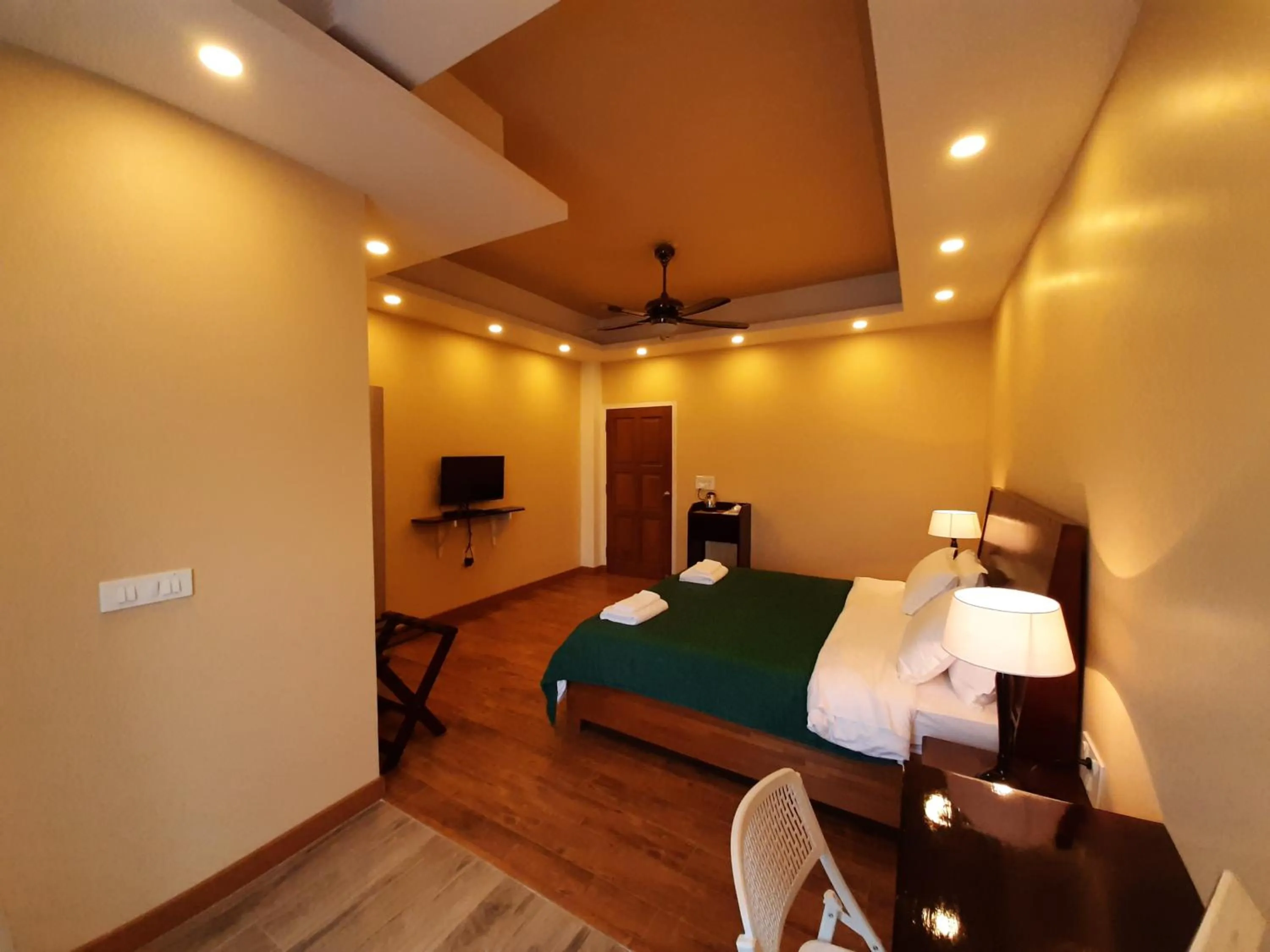 Shalom Farmhouse by the hillside