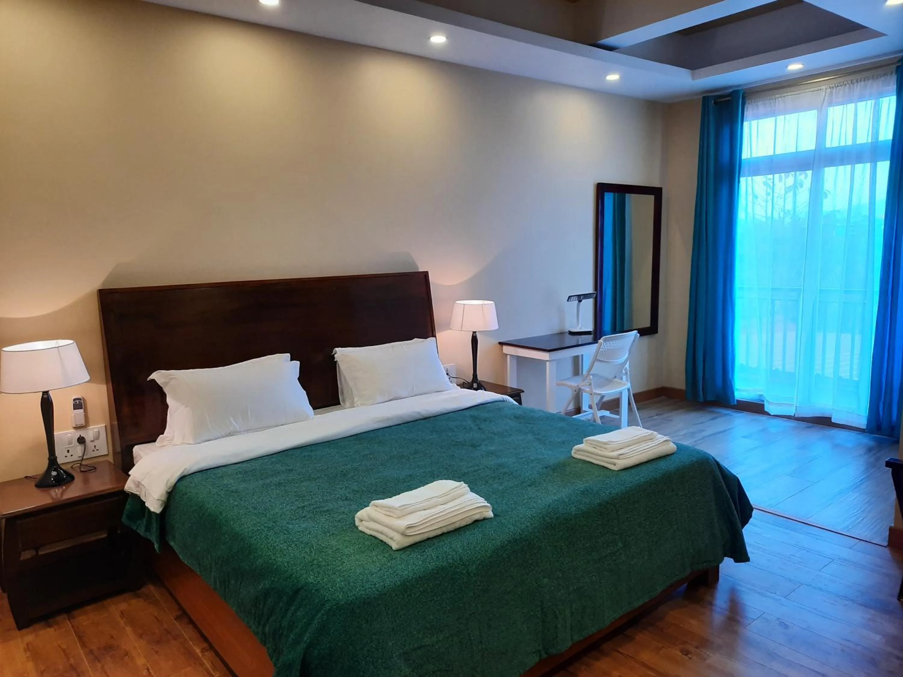 Shalom Farmhouse by the hillside