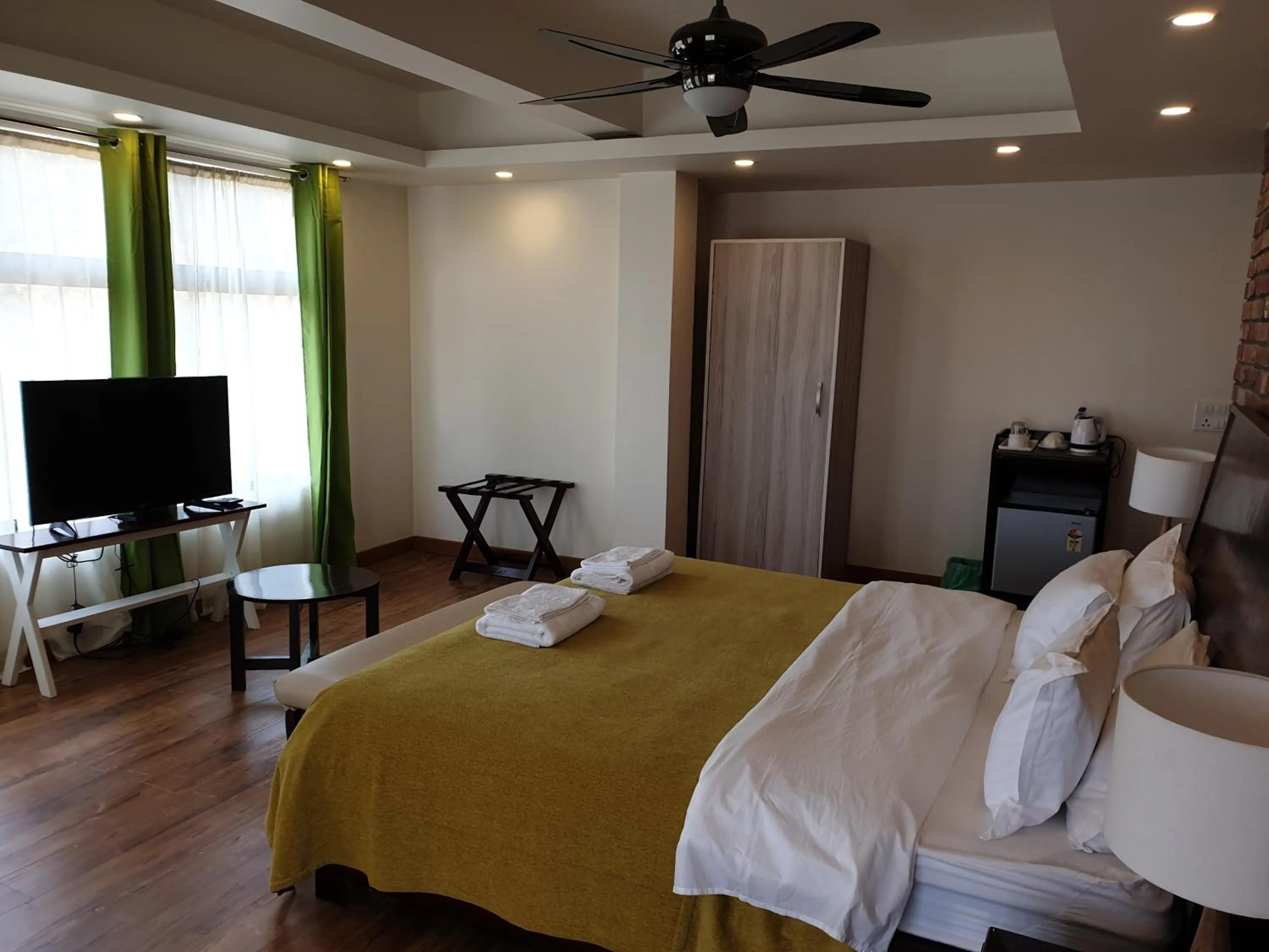 Shalom Farmhouse by the hillside