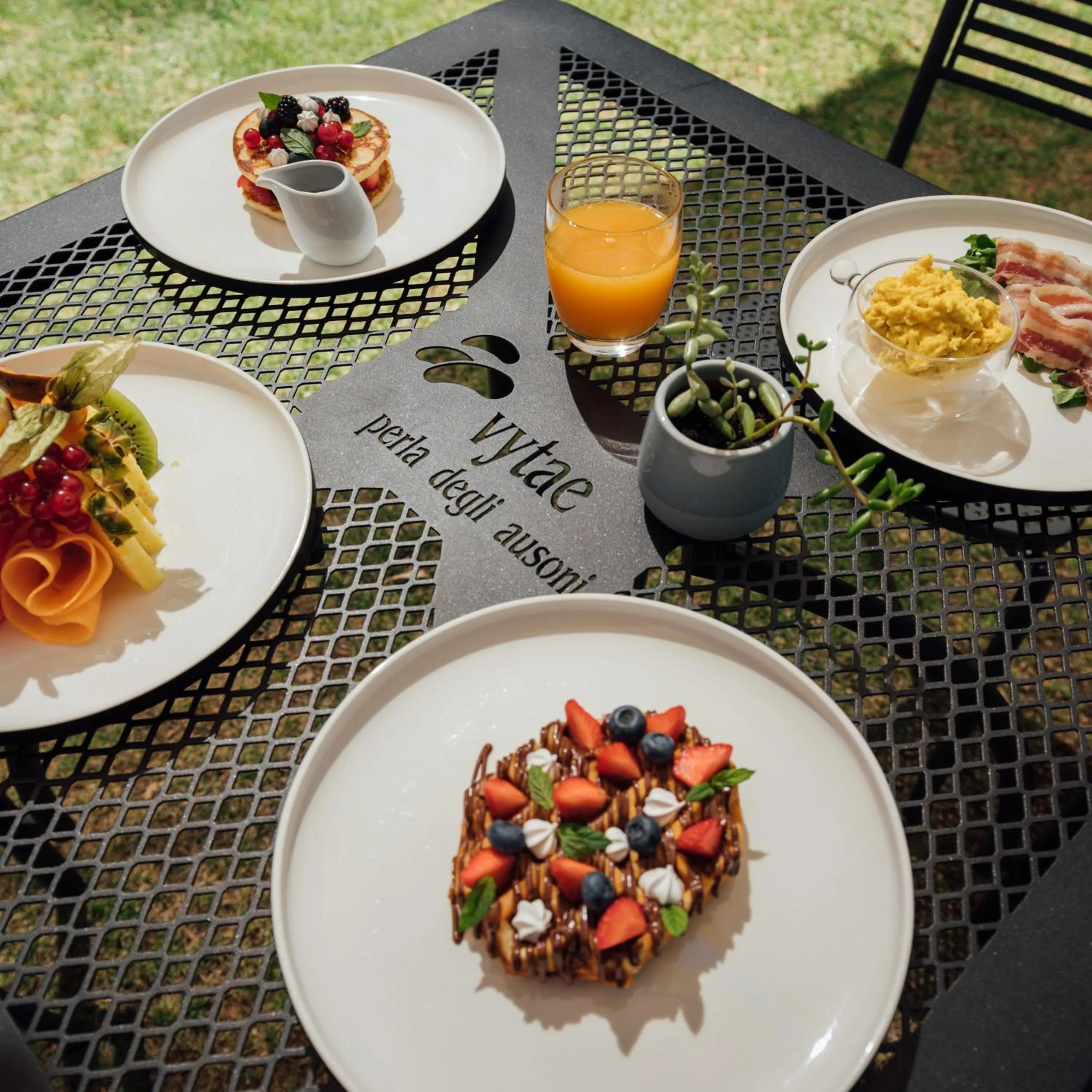 Food and drinks in Vytae Spa & Resort