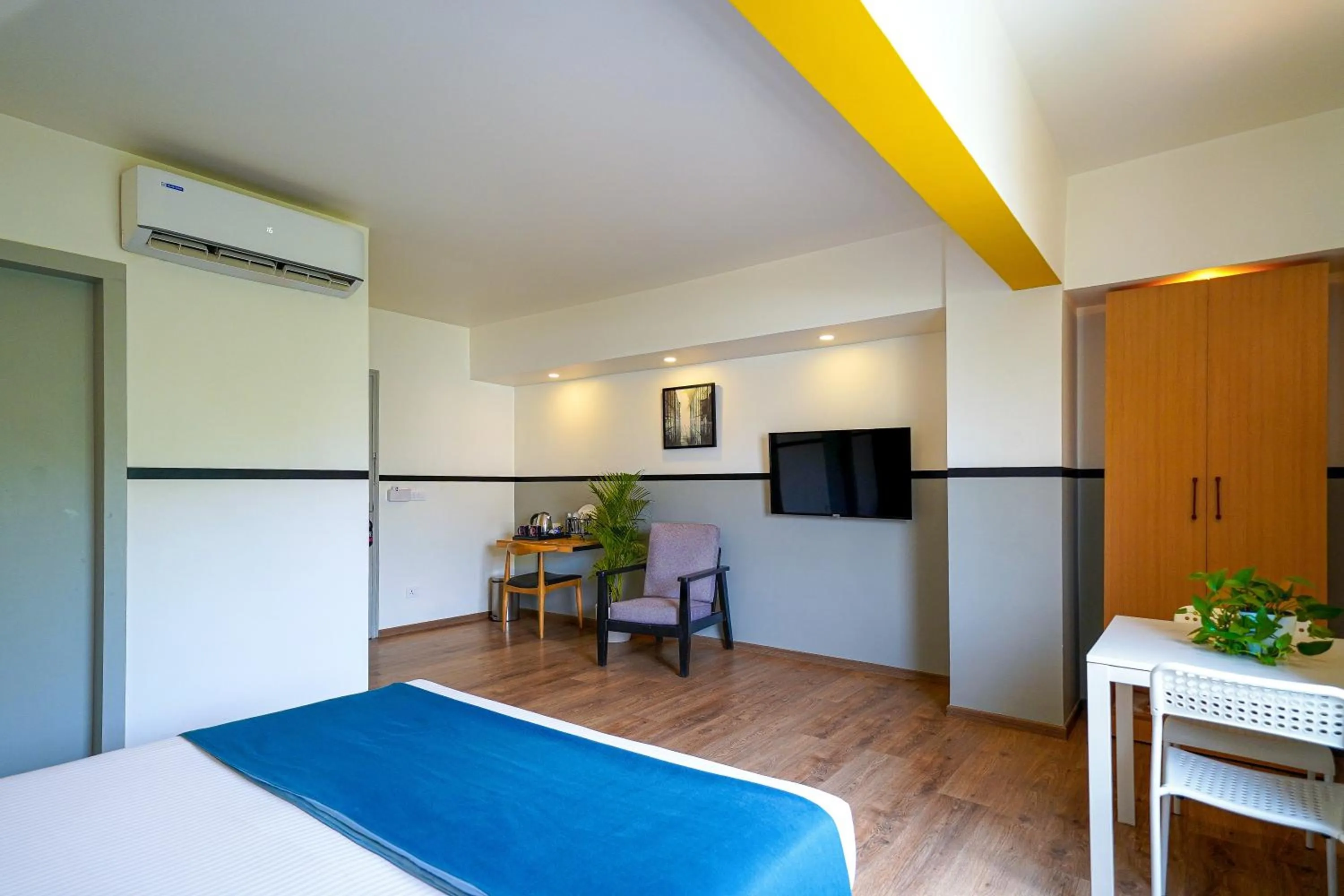 Photo of the whole room, Bed in Olive Hotel Indiranagar by Embassy Group