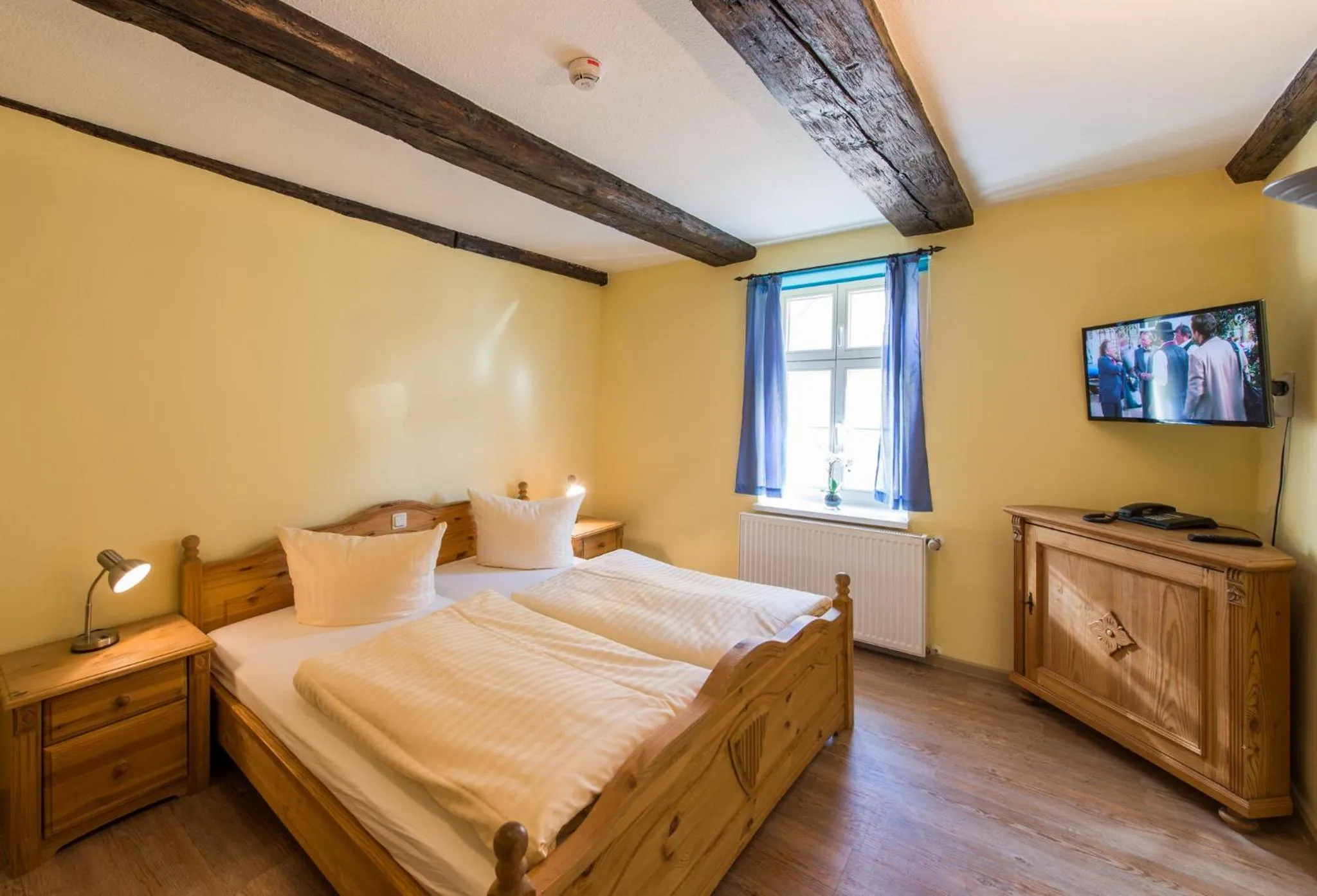 Day, Bed in Maria Aurora