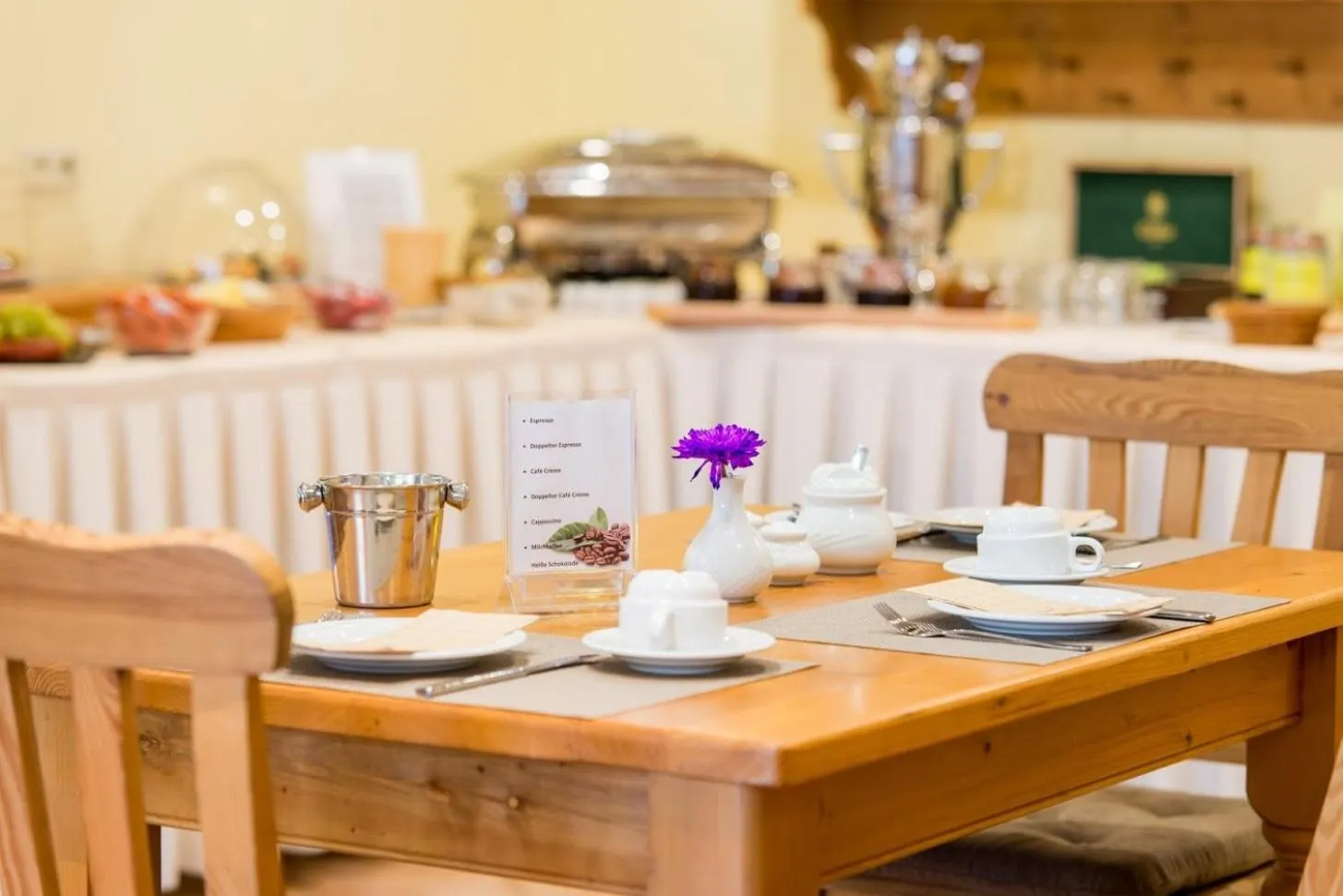 Buffet breakfast in Maria Aurora