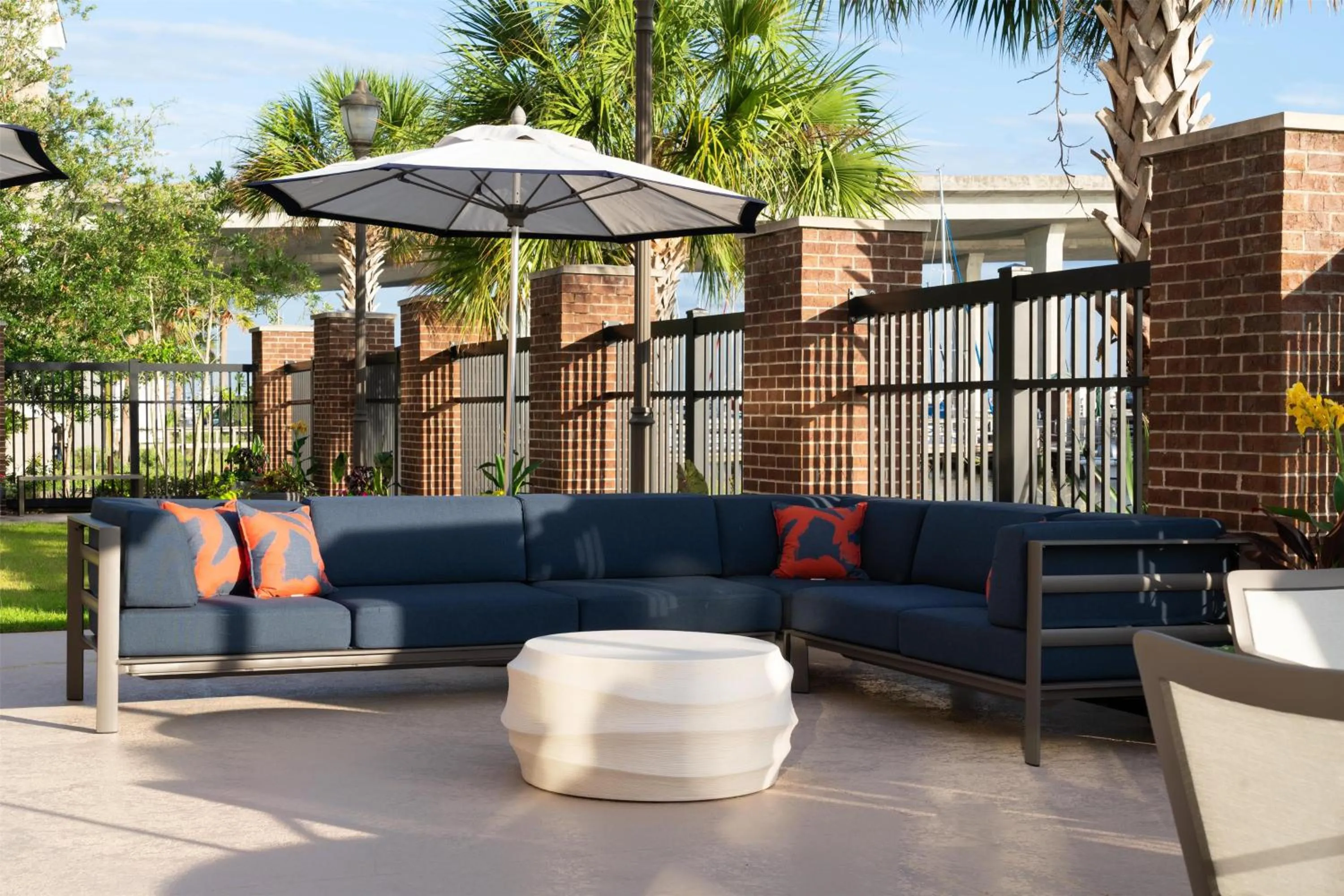 Patio in Hilton Garden Inn Charleston Waterfront/Downtown