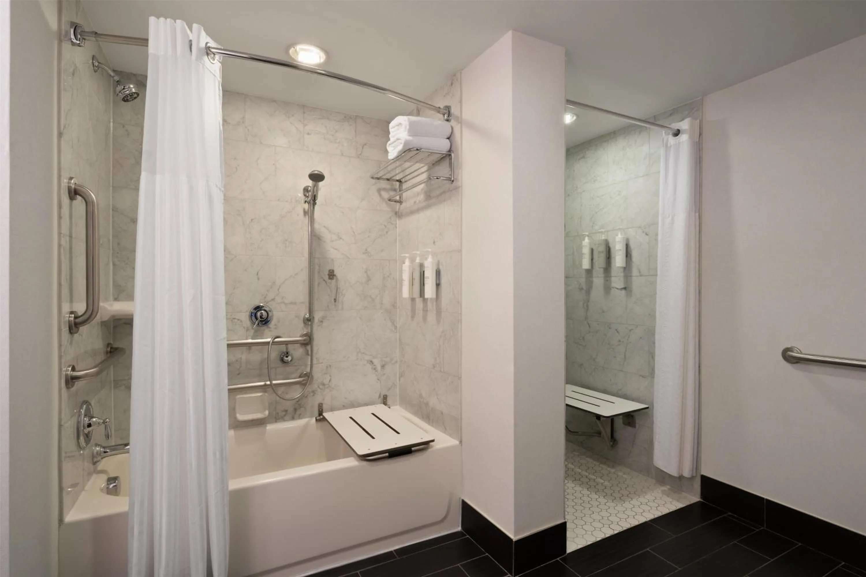 Bathroom in Hilton Garden Inn Charleston Waterfront/Downtown