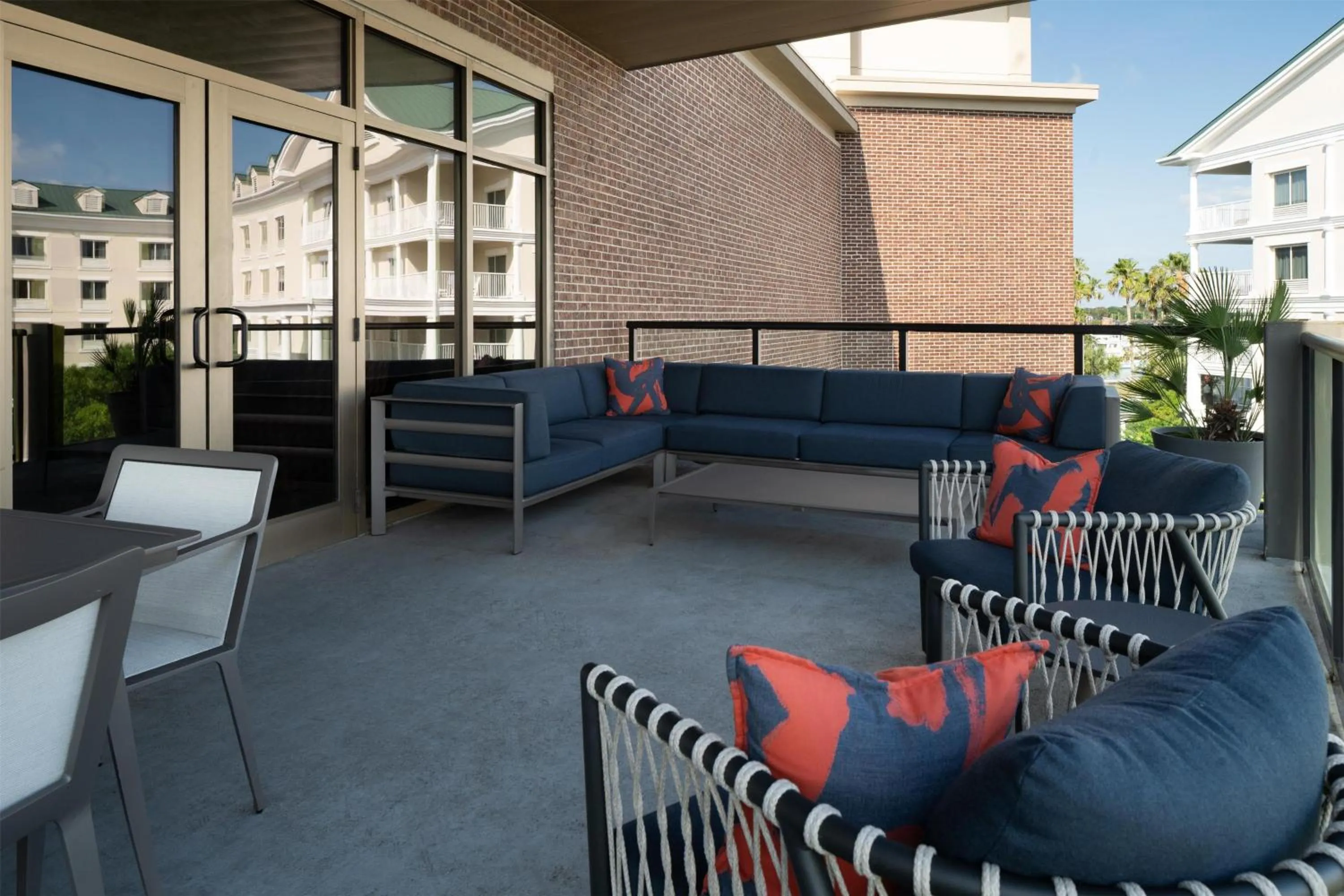 Patio in Hilton Garden Inn Charleston Waterfront/Downtown