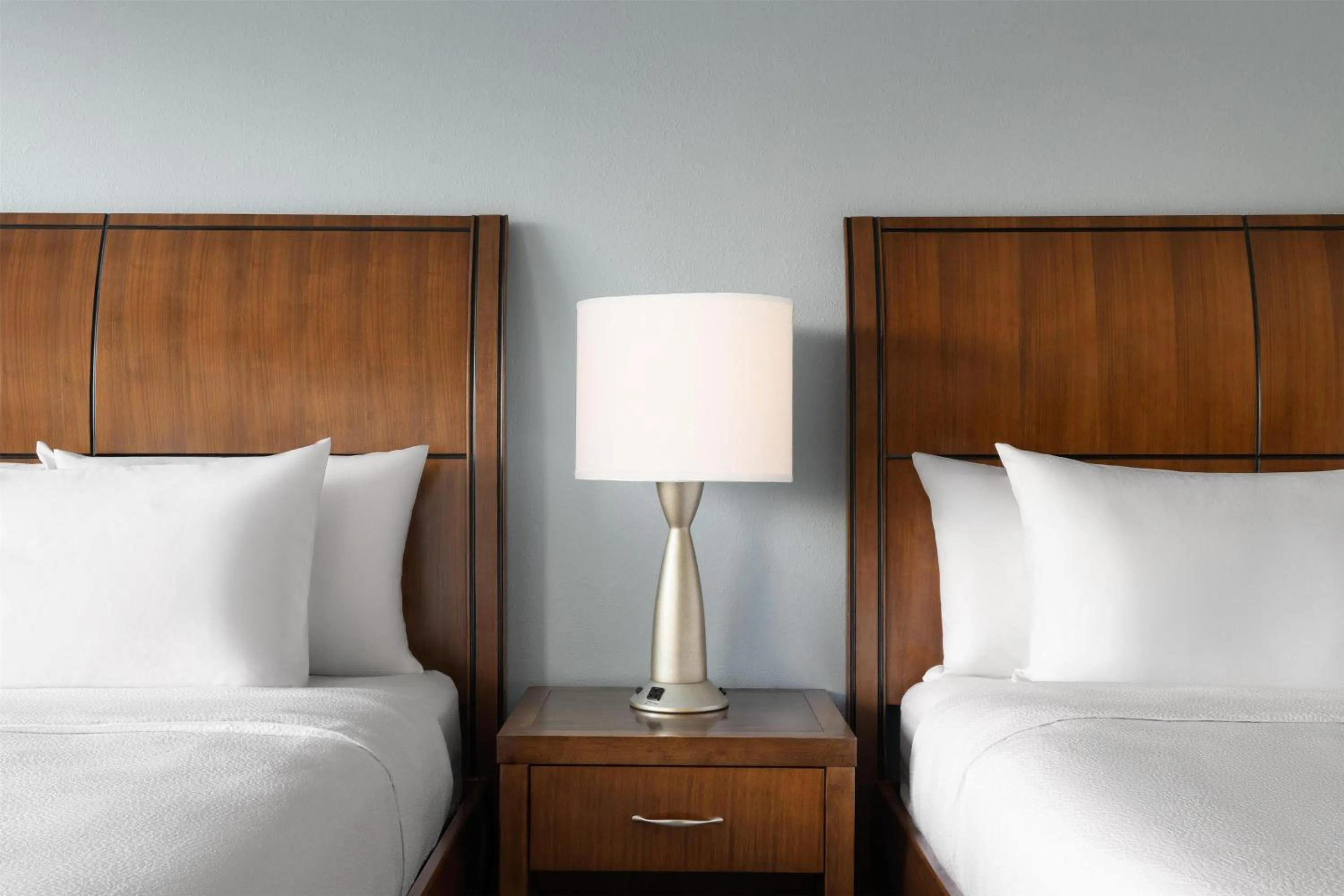 Bed in Hilton Garden Inn Charleston Waterfront/Downtown