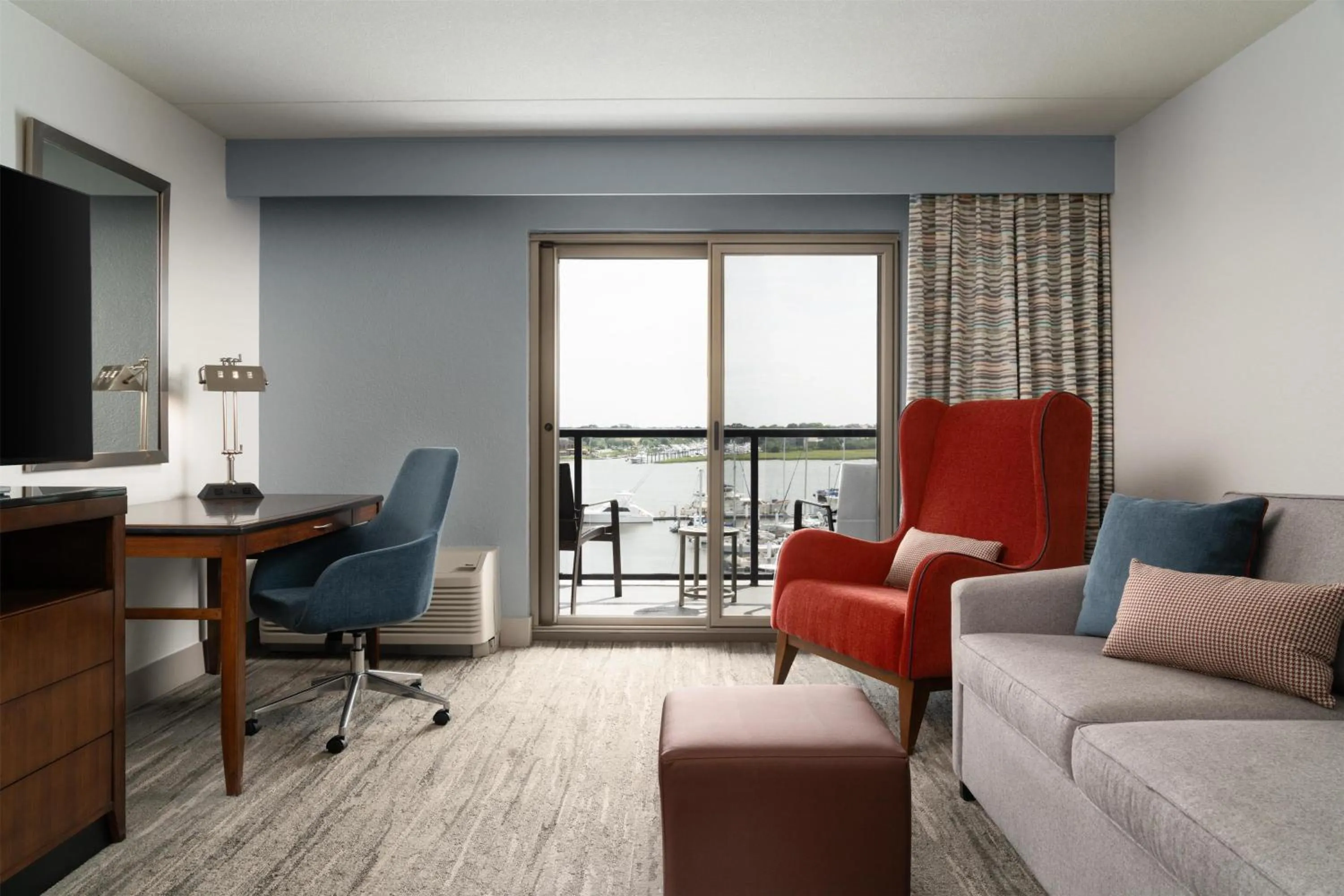 Bedroom in Hilton Garden Inn Charleston Waterfront/Downtown