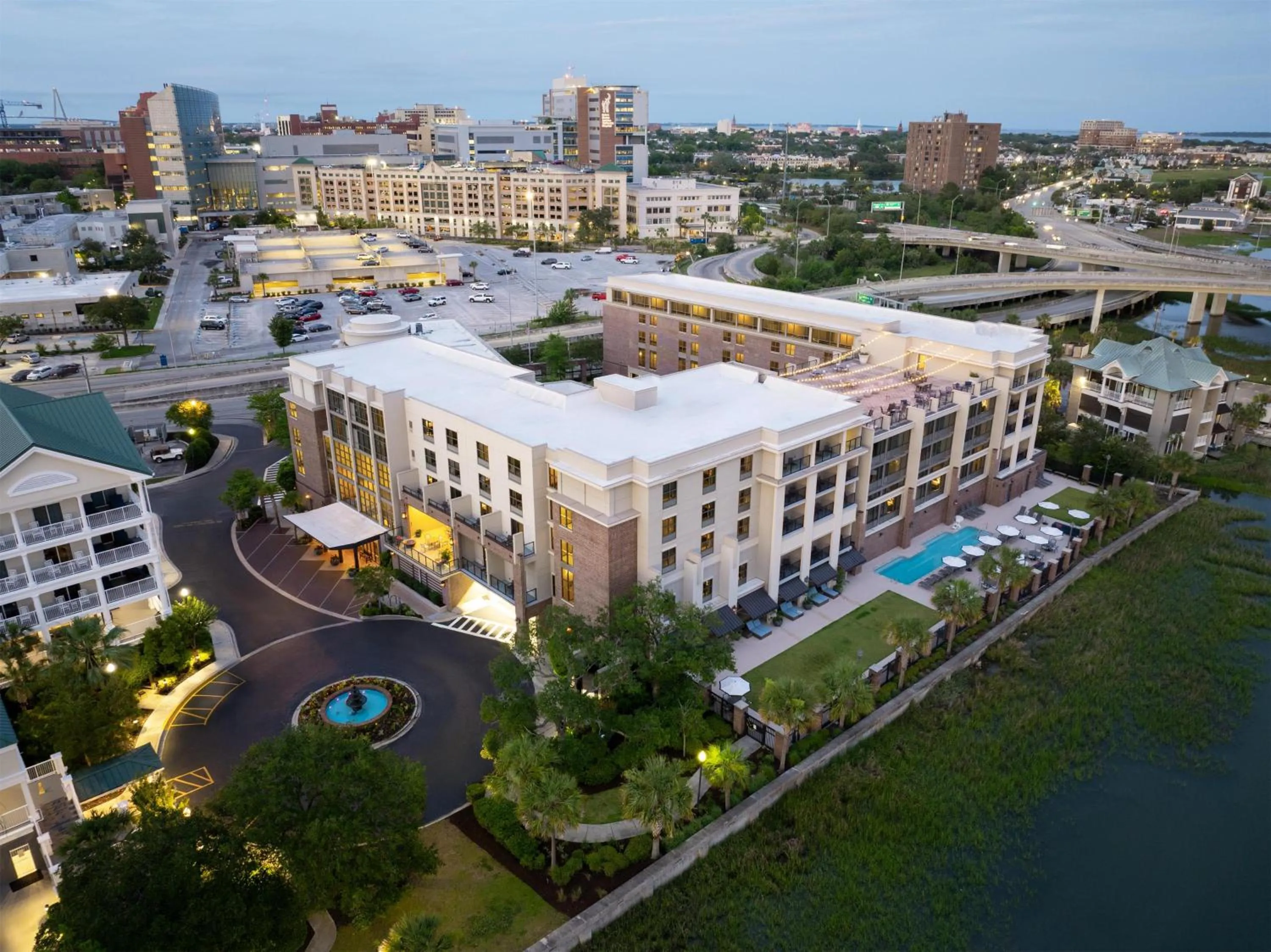 Property building in Hilton Garden Inn Charleston Waterfront/Downtown
